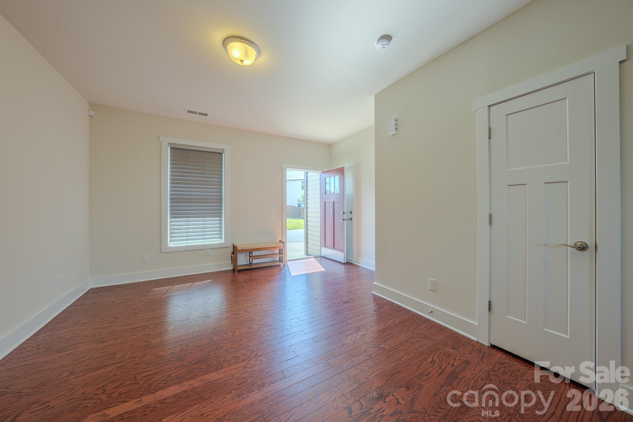 623 Cardwell Lane Property Photo 6