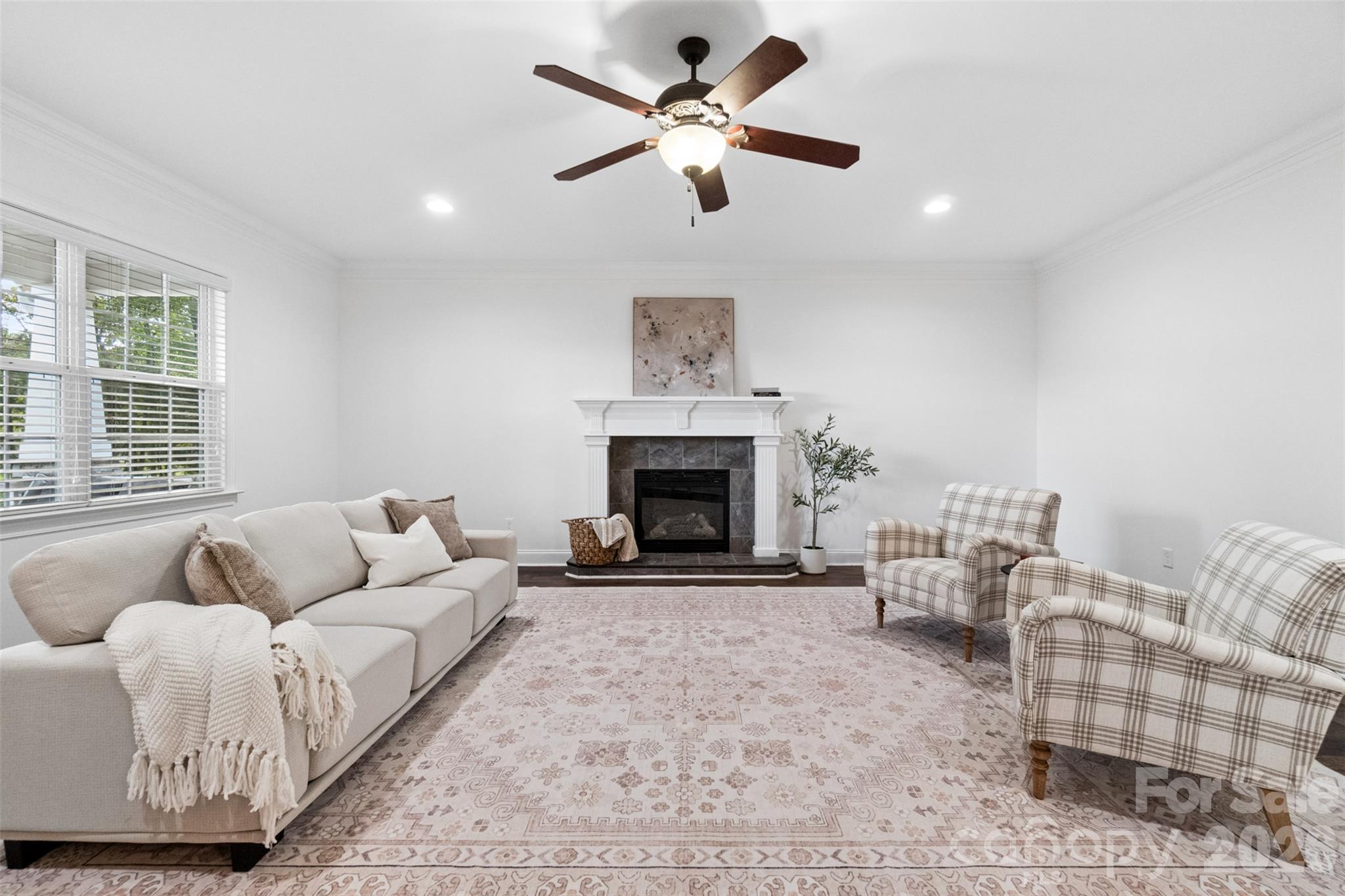 5316 Griffith Road Property Photo 4