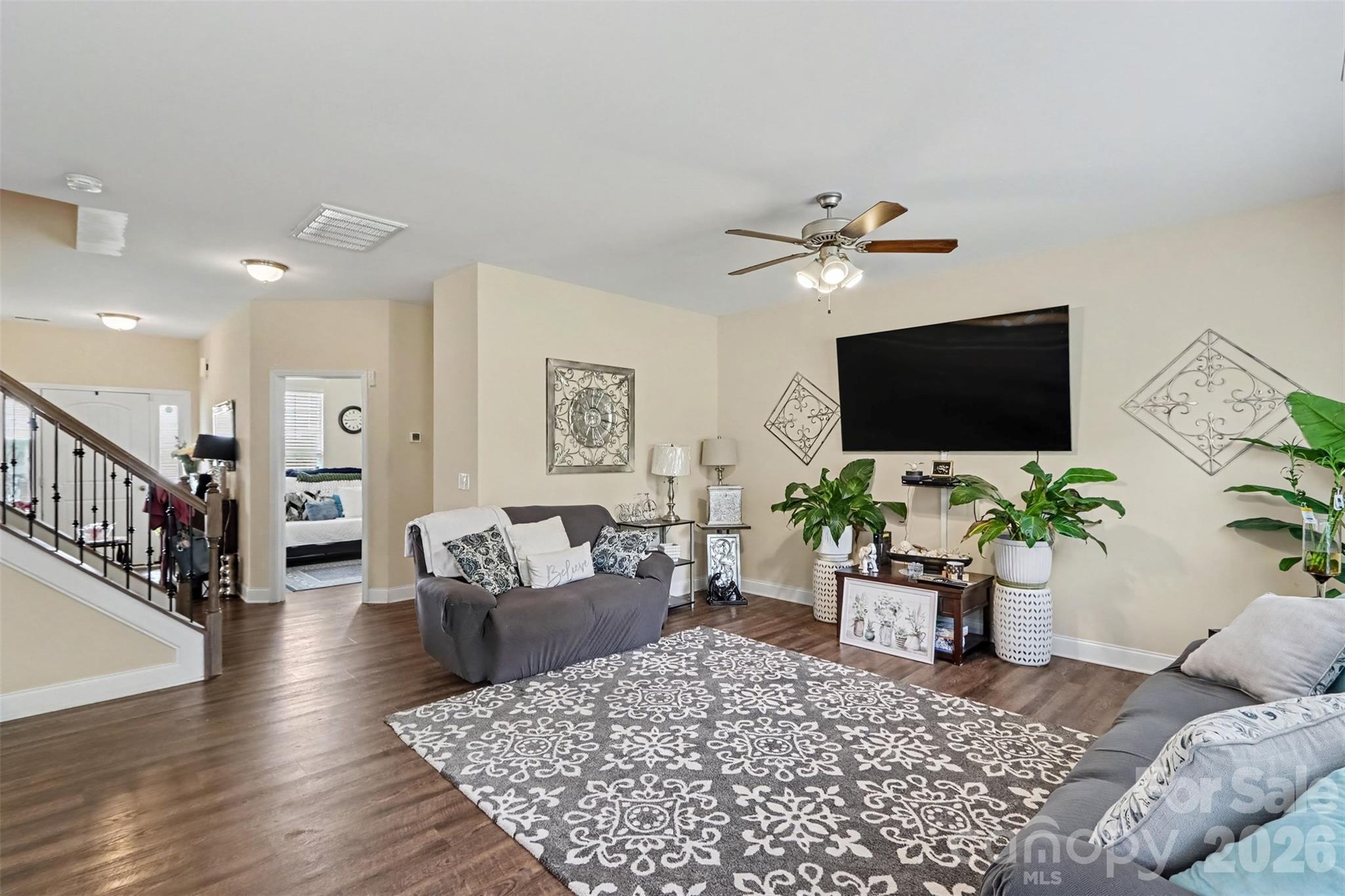 8813 Crape Myrtle Drive Property Photo 5
