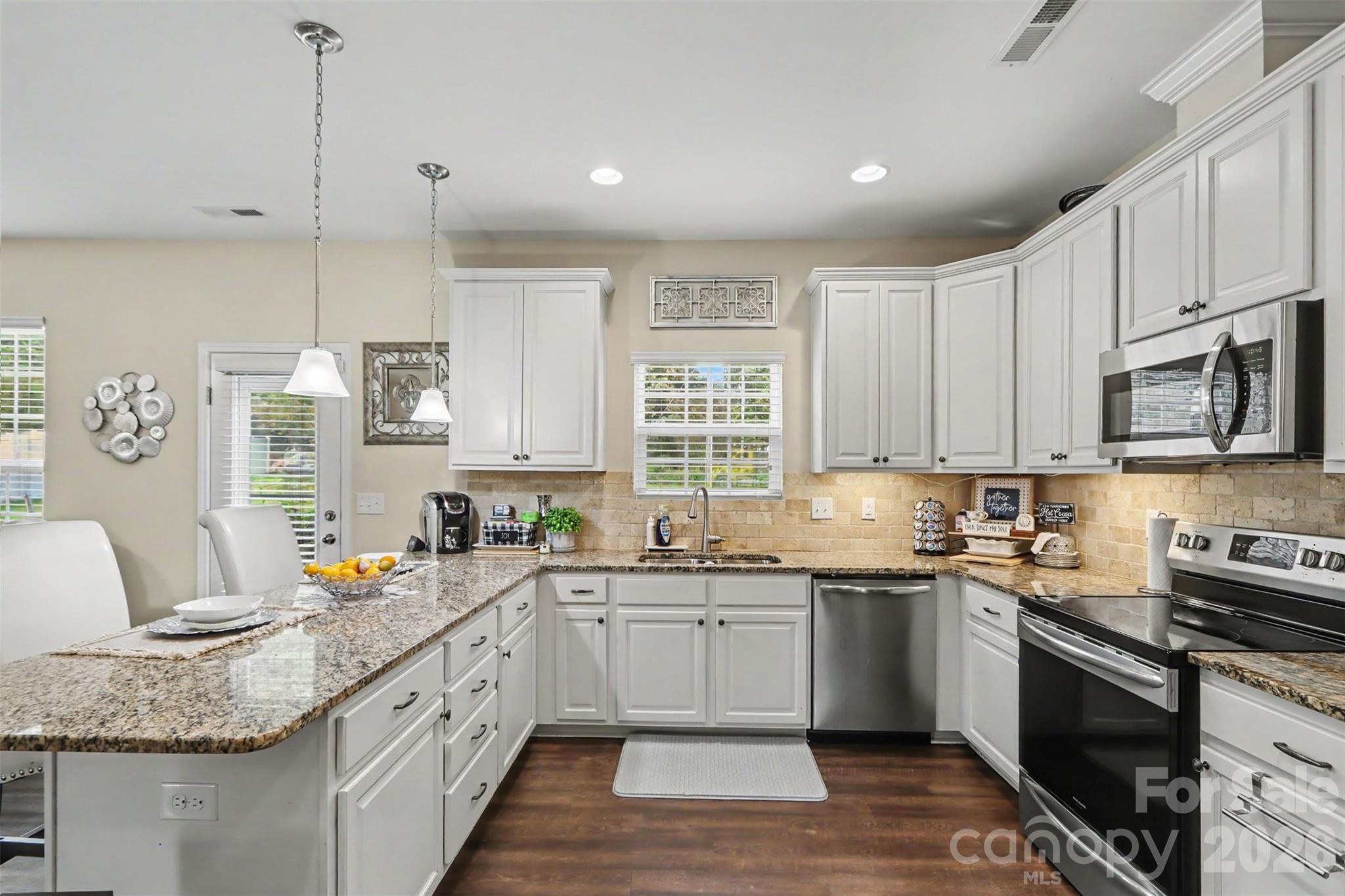 8813 Crape Myrtle Drive Property Photo 10