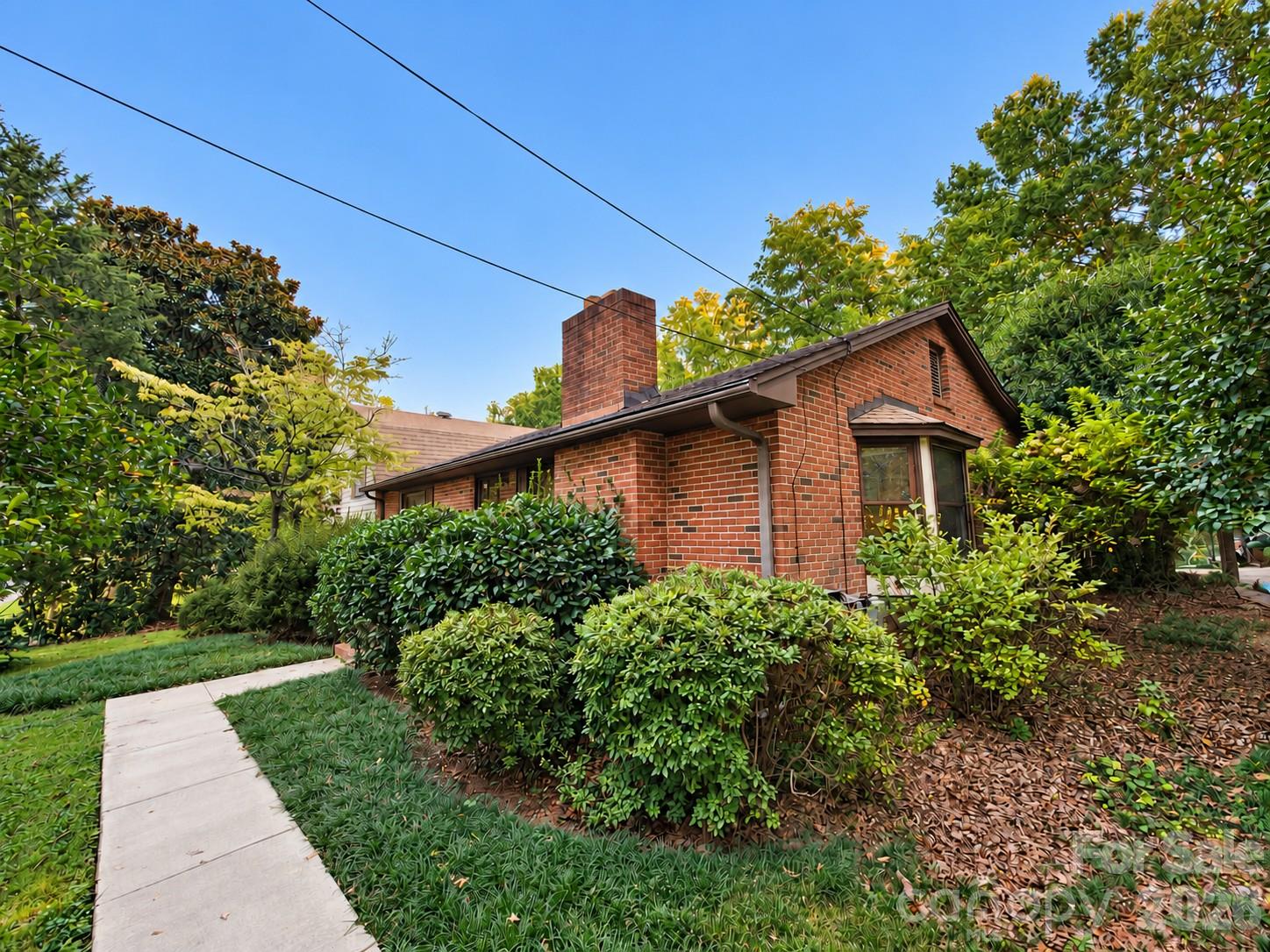 2419 Rhyneland Street Property Photo 4