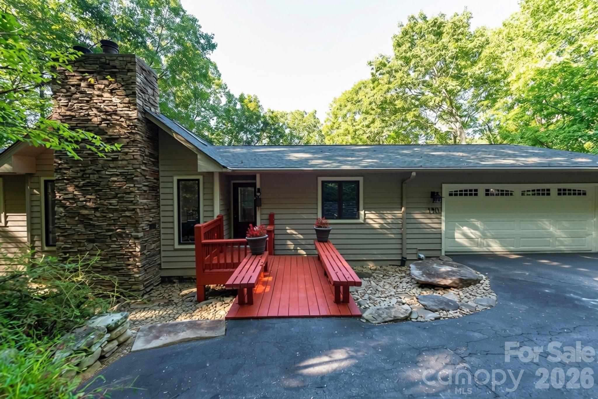 190 Ridgeview Drive Property Photo 1