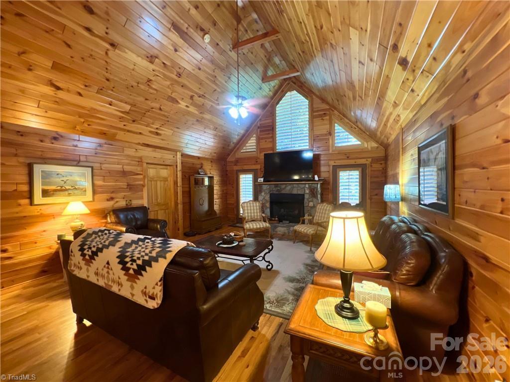 190 Molly Drive Property Photo 4