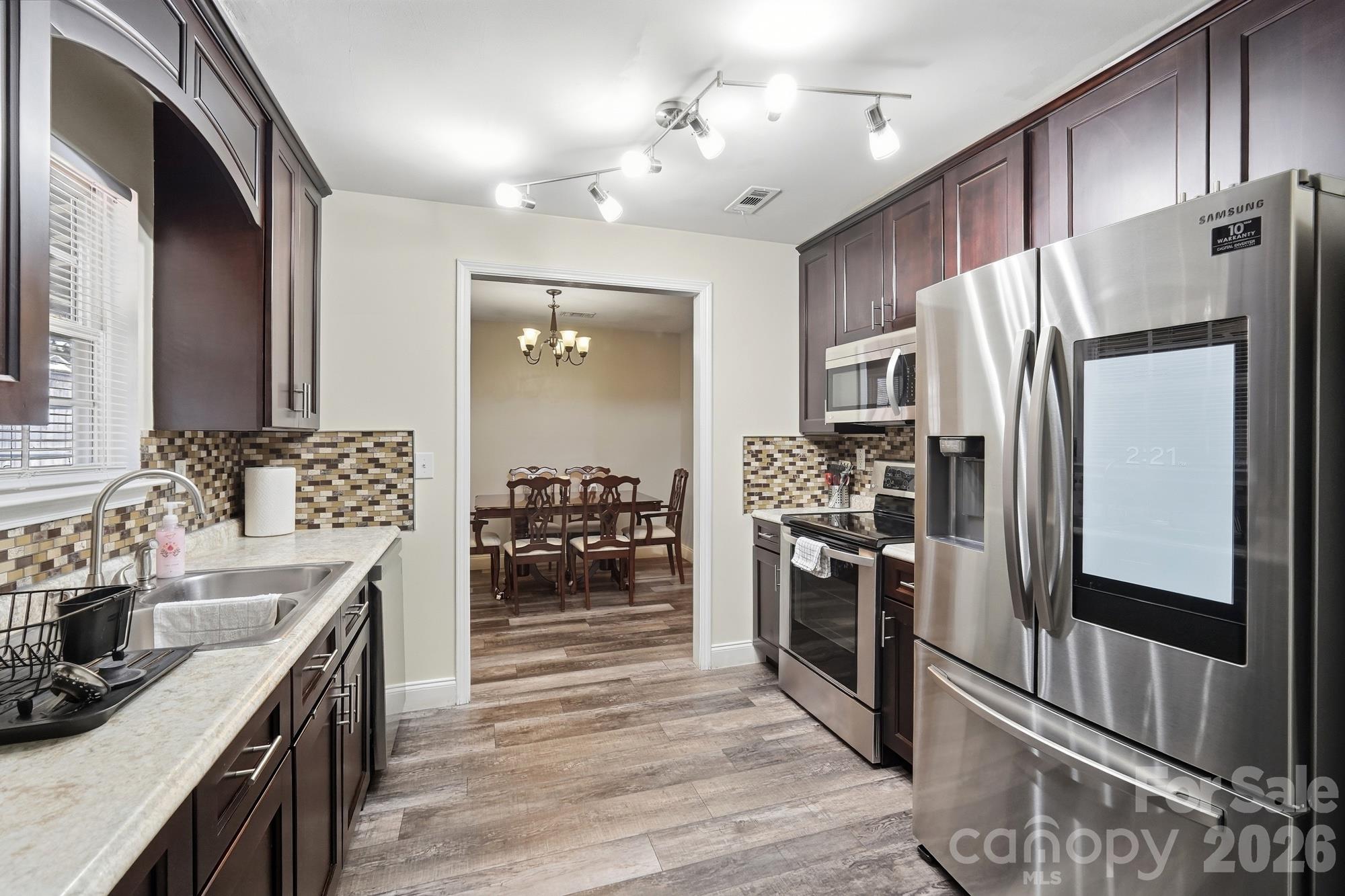 623 Finborough Court Property Photo 3
