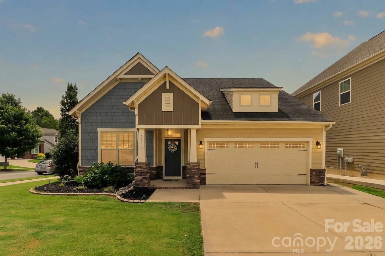 128 Creekside Crossing Lane Property Photo 1