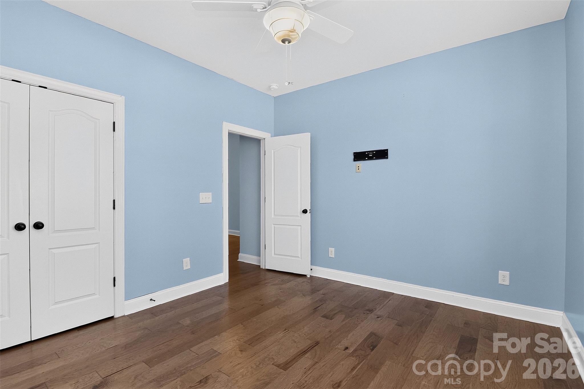 128 Creekside Crossing Lane Property Photo 27