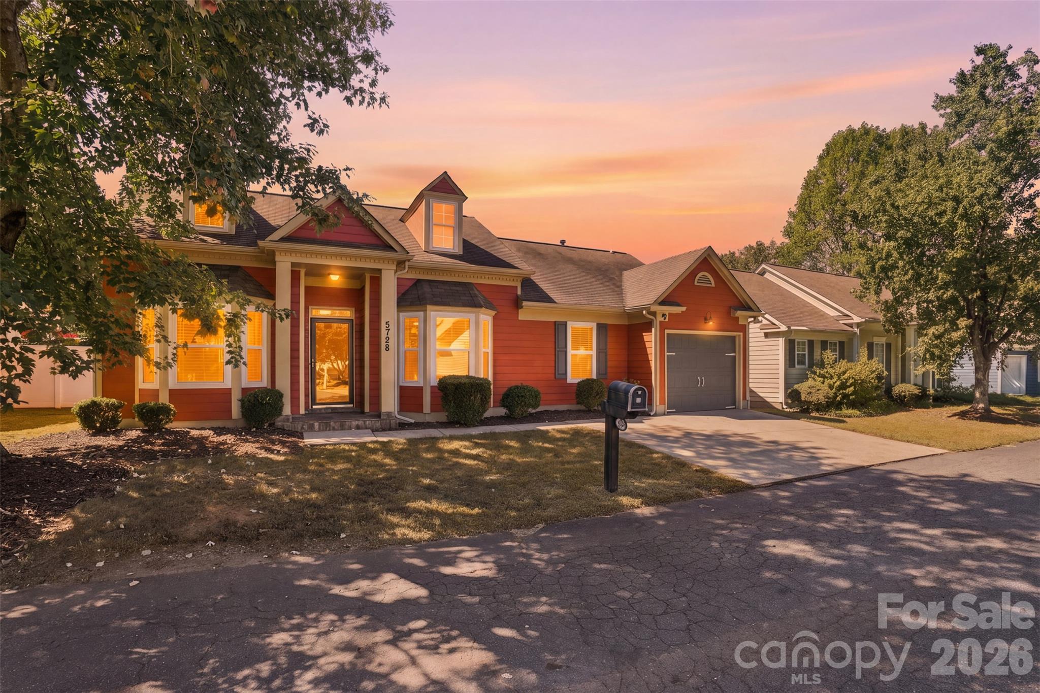 5728 Ebley Loop Property Photo 3