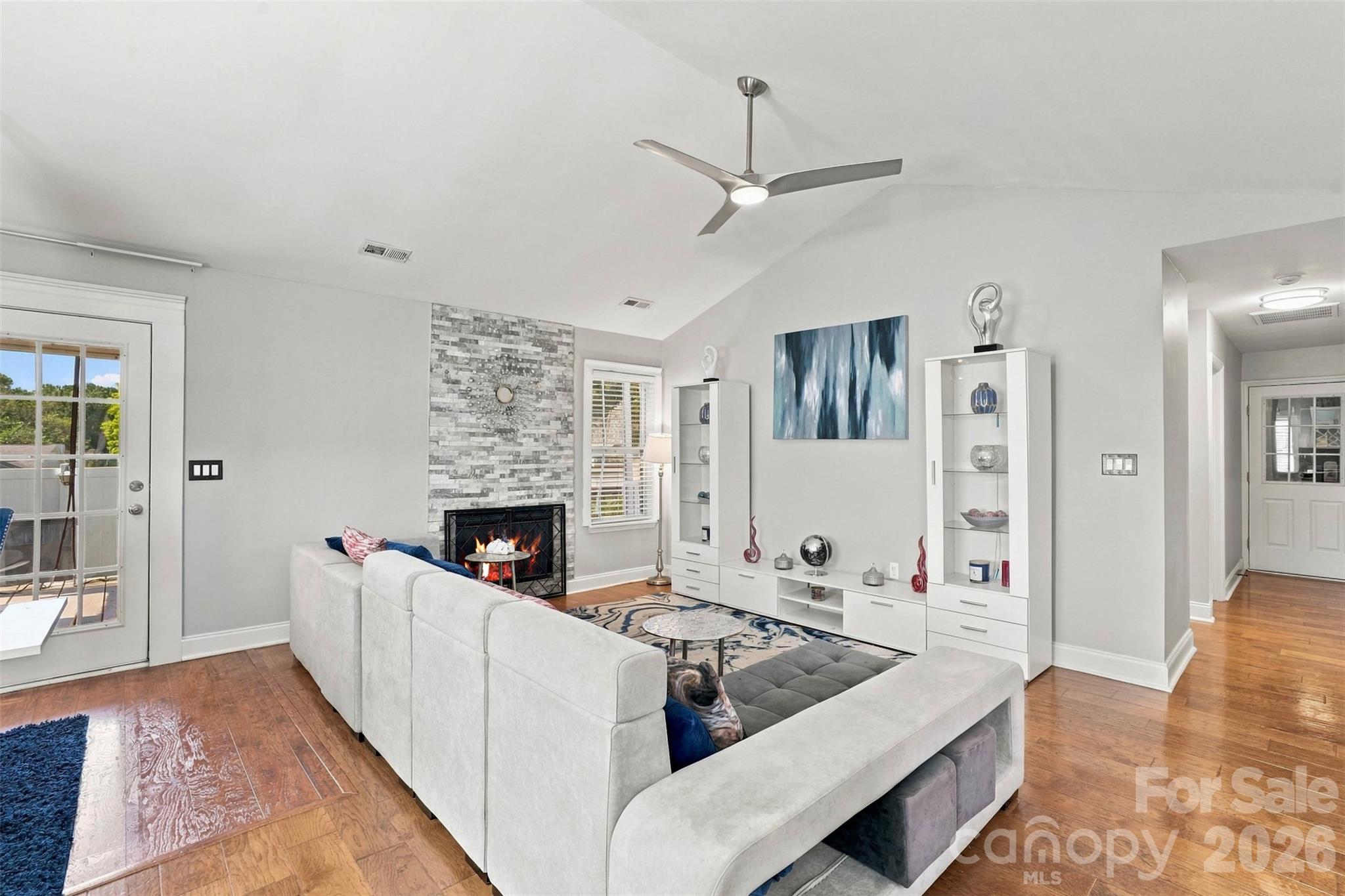 5728 Ebley Loop Property Photo 6