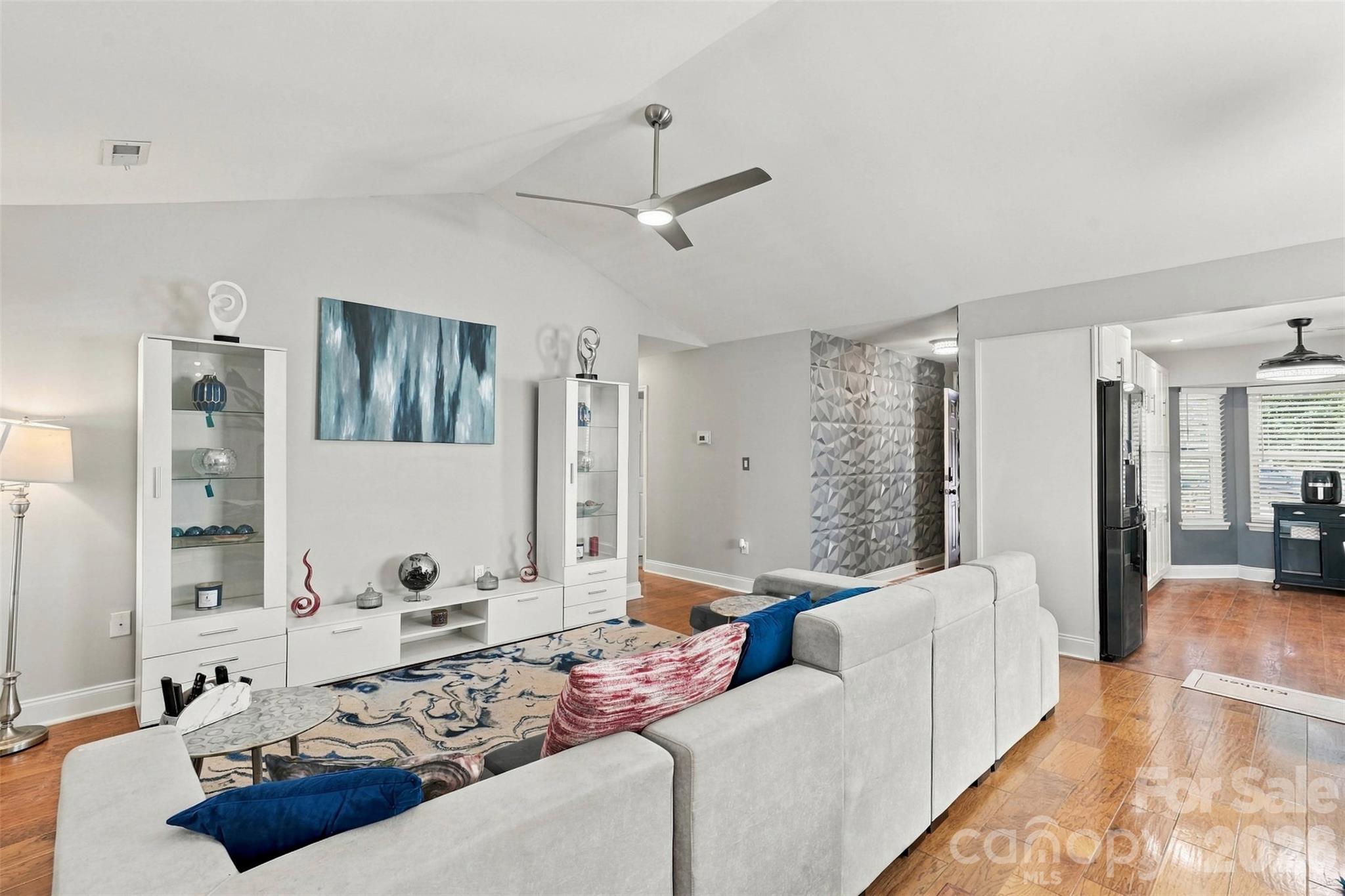 5728 Ebley Loop Property Photo 8