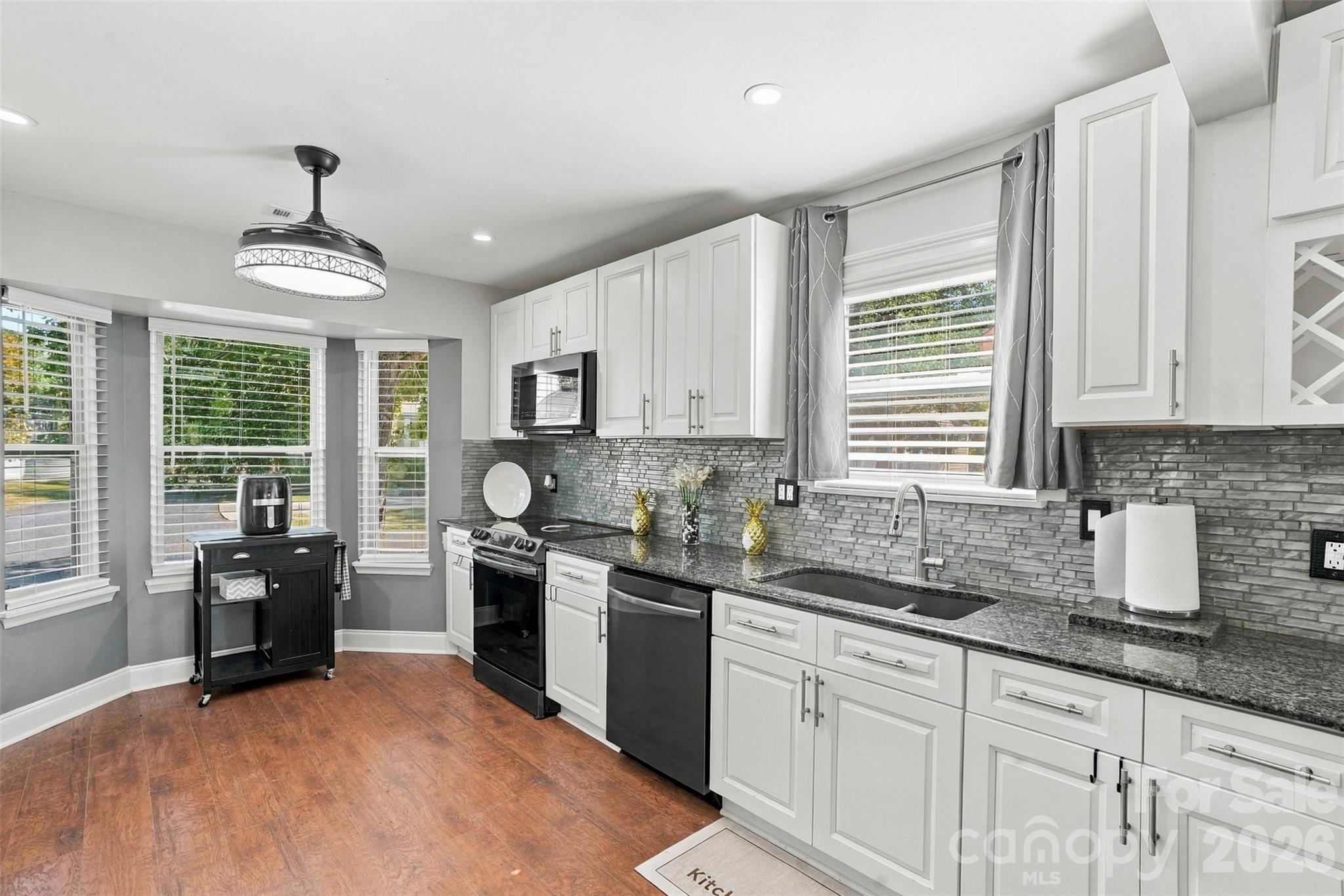 5728 Ebley Loop Property Photo 12