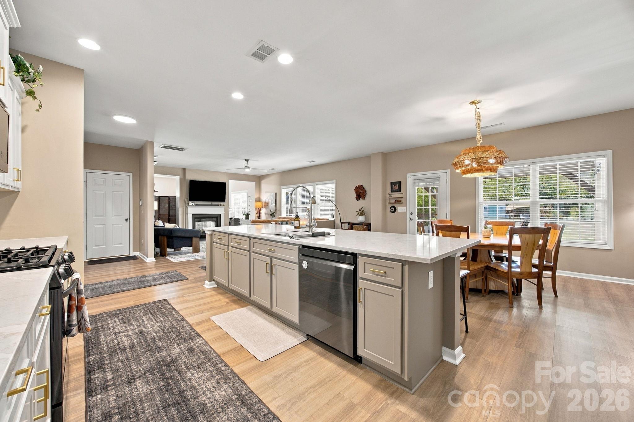 5005 Sedgewick Road Property Photo 8
