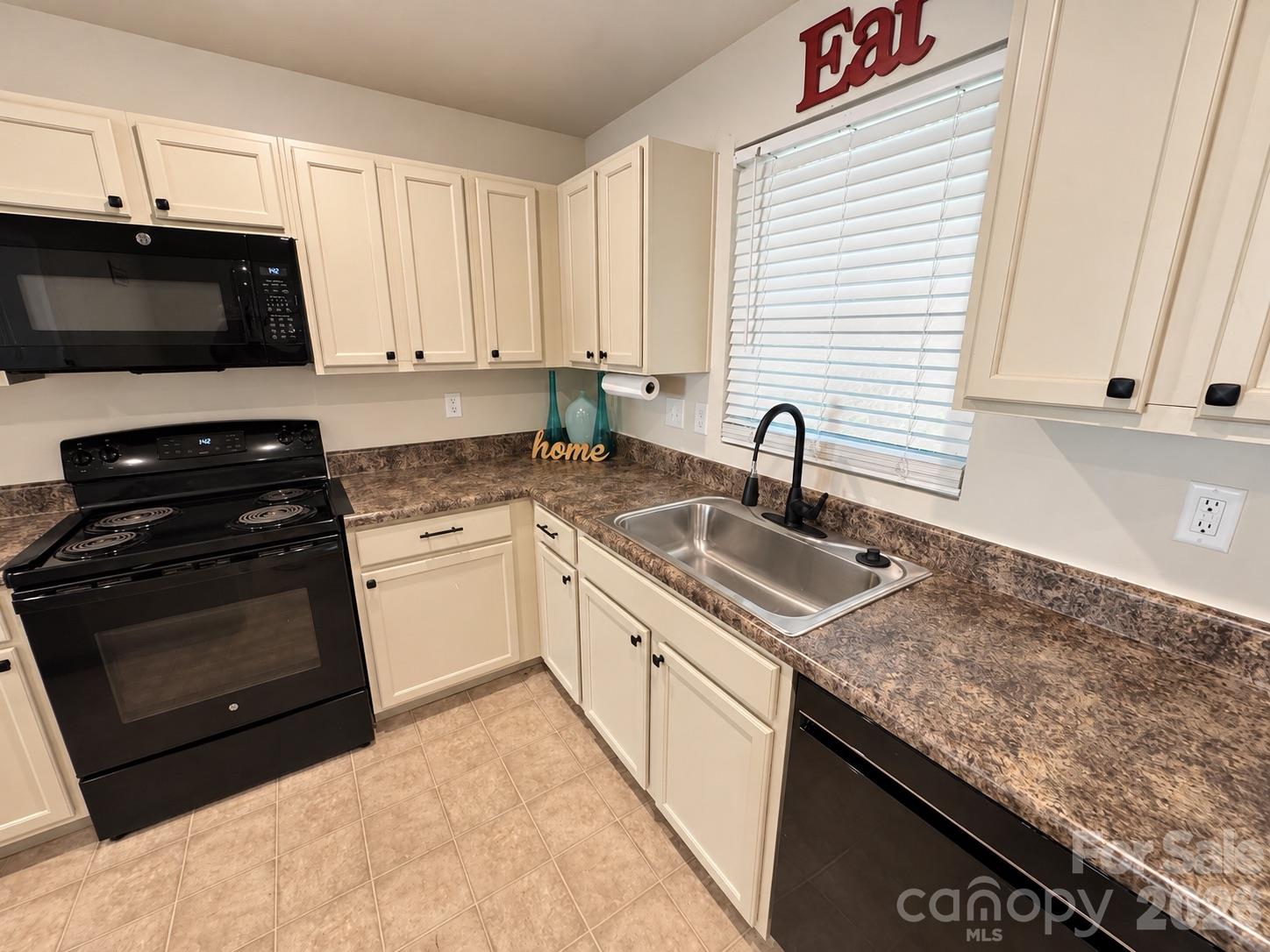 5356 Austin Knoll Court Property Photo 9