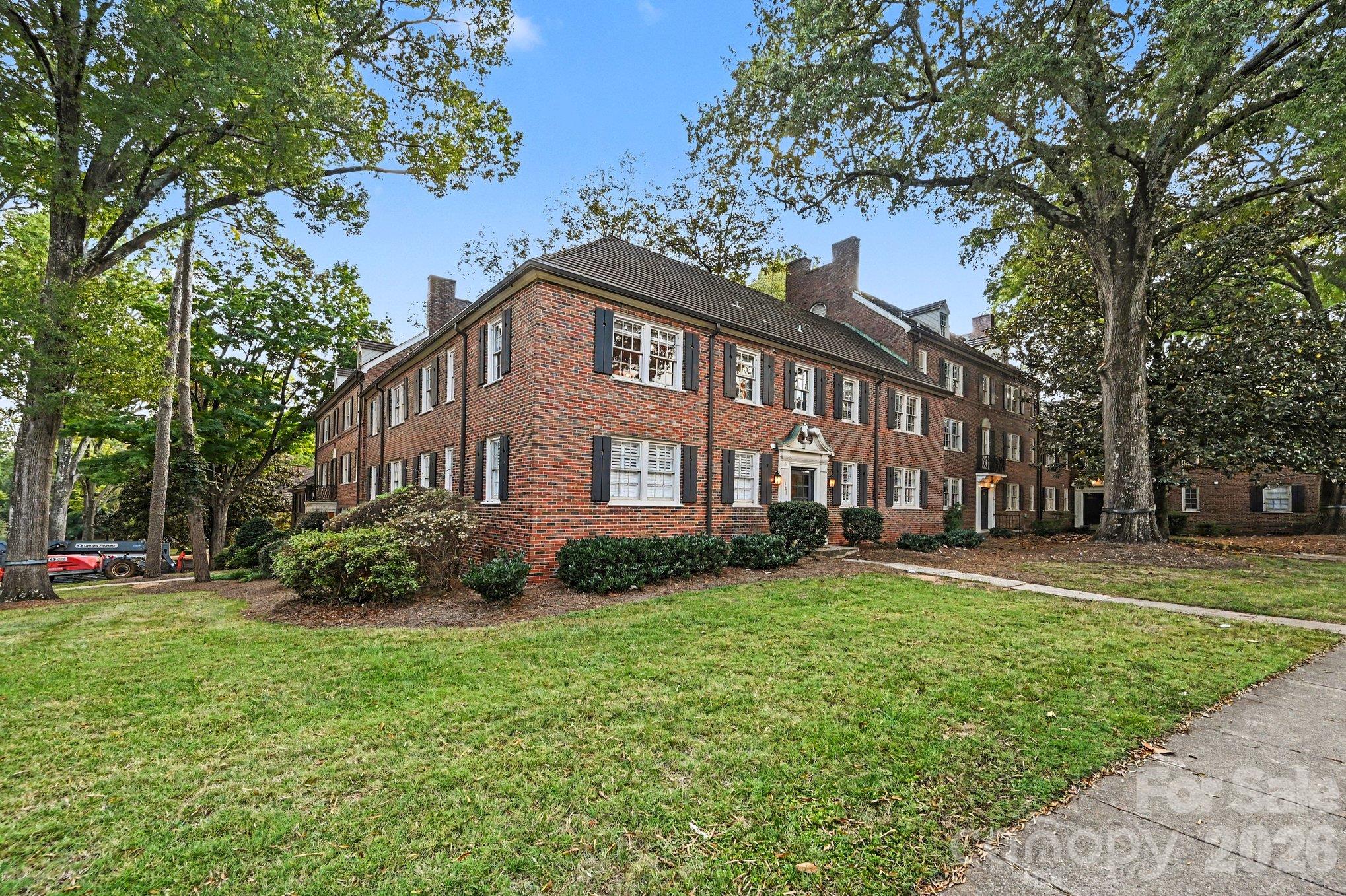 101 S Laurel Avenue 72B Property Photo 1