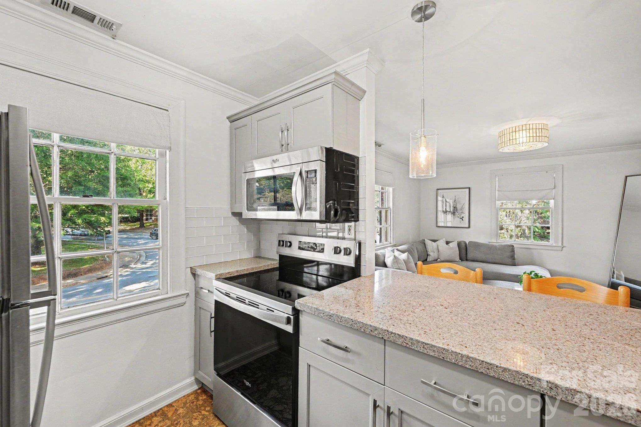 101 S Laurel Avenue 72b Property Photo 10