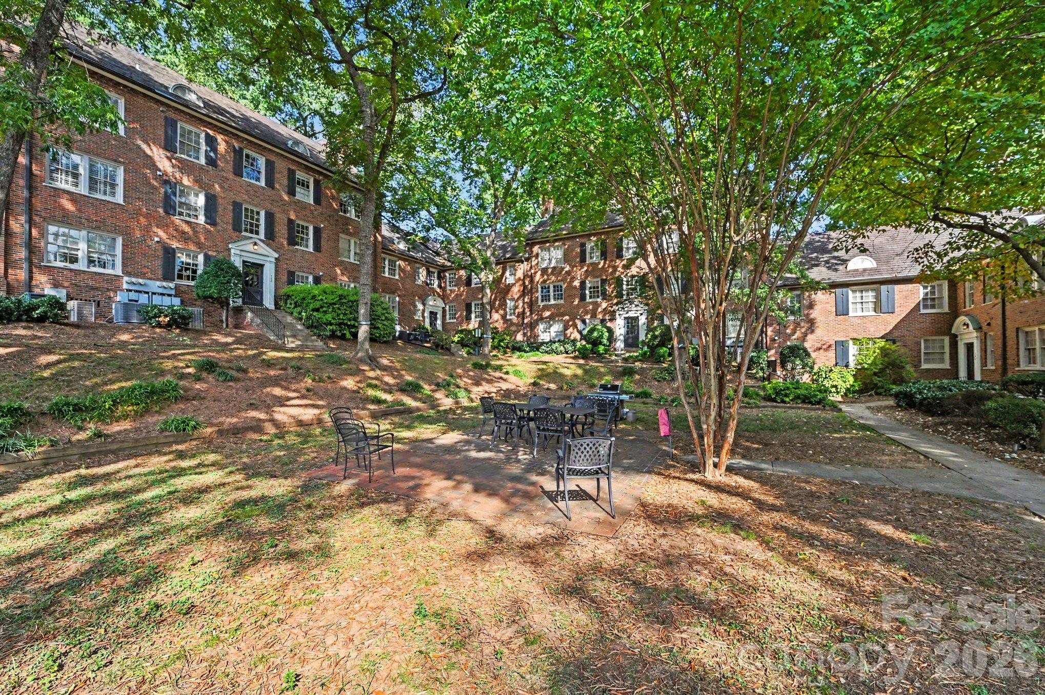 101 S Laurel Avenue 72b Property Photo 17