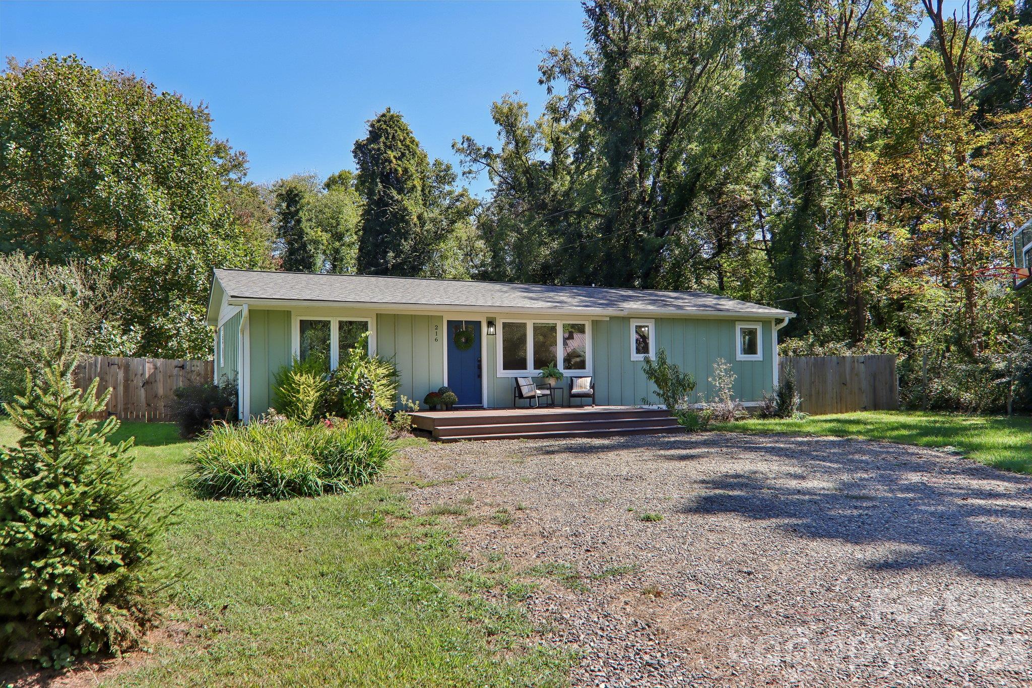 216 Vance Avenue B Property Photo 1