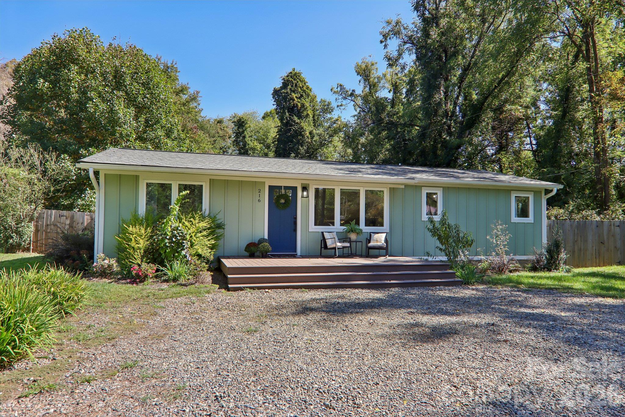 216 Vance Avenue B Property Photo 2