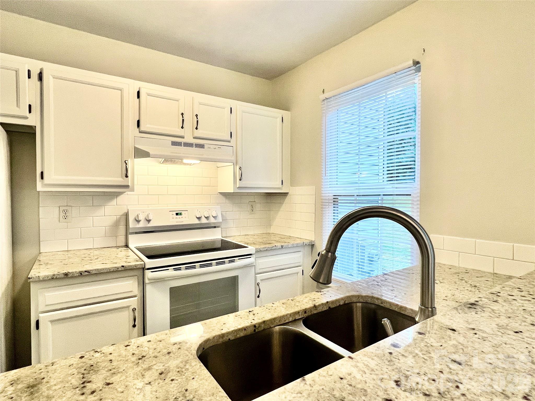 8253 Circle Tree Lane Property Photo 1