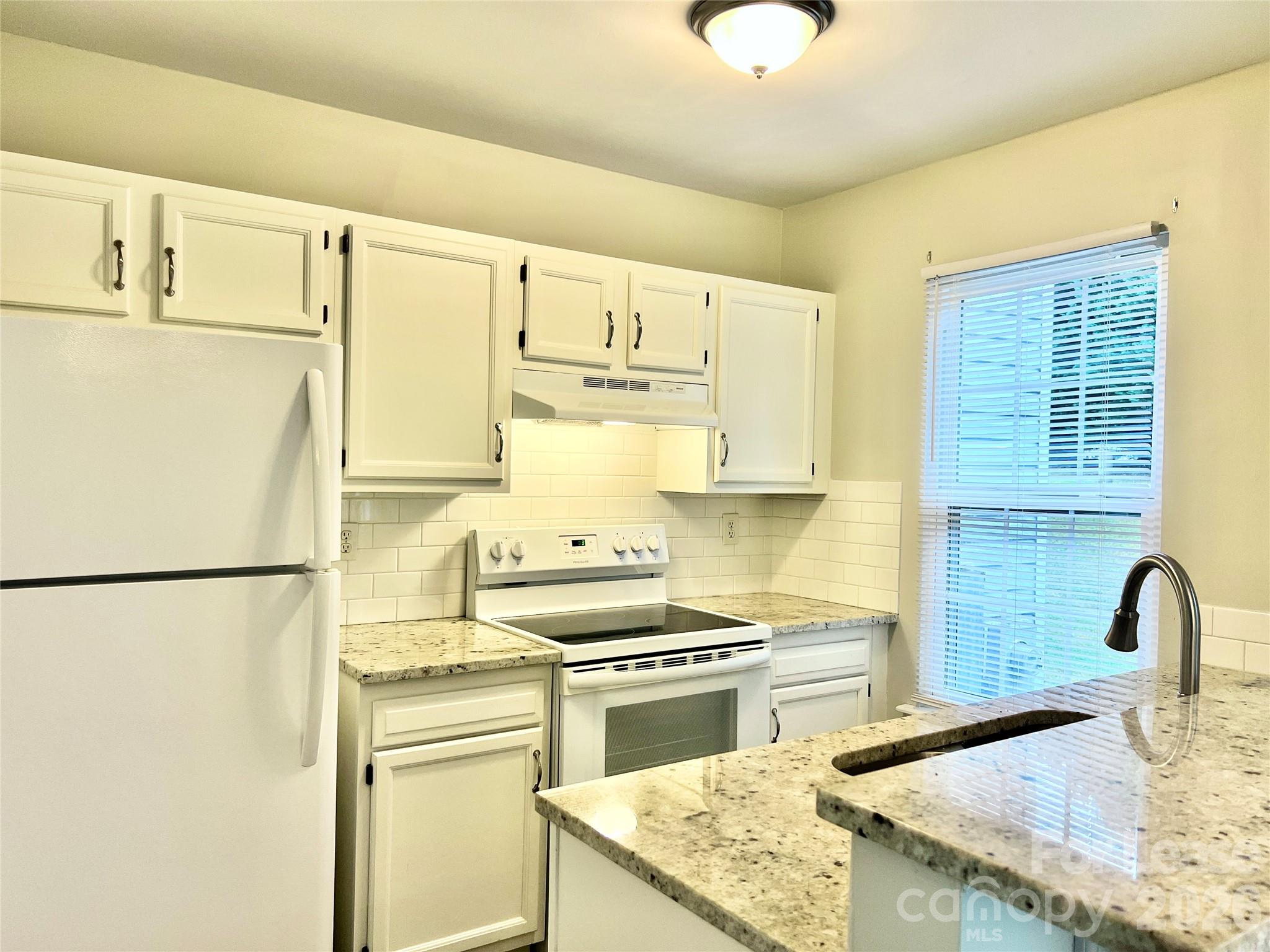 8253 Circle Tree Lane Property Photo 2