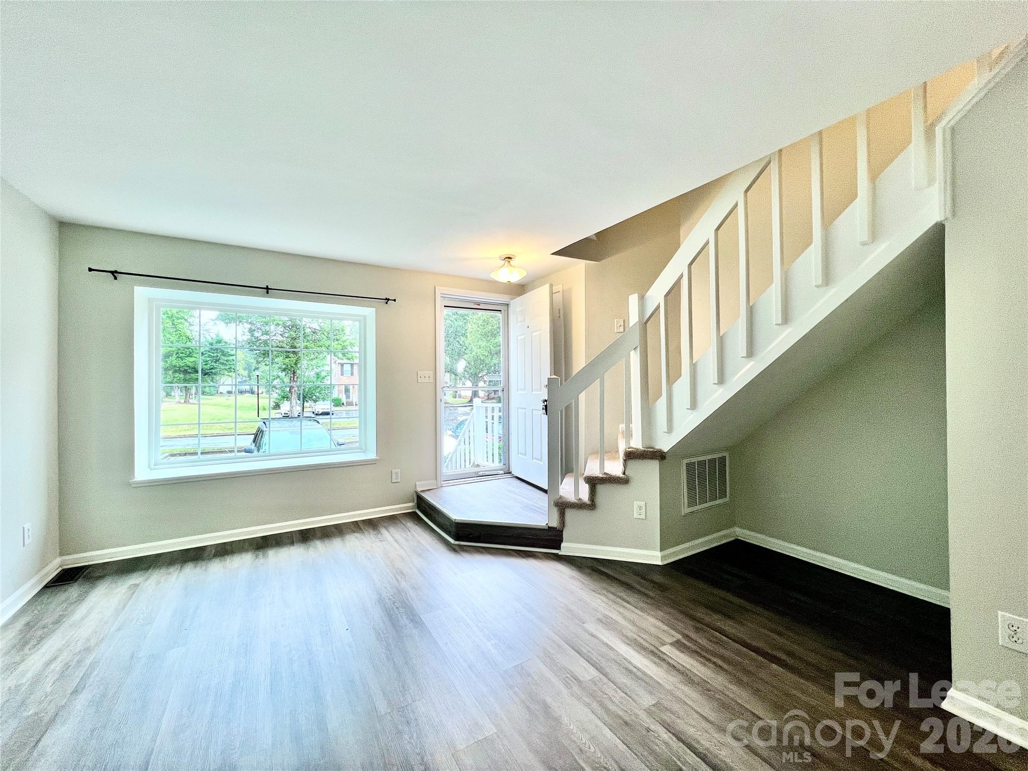 8253 Circle Tree Lane Property Photo 9