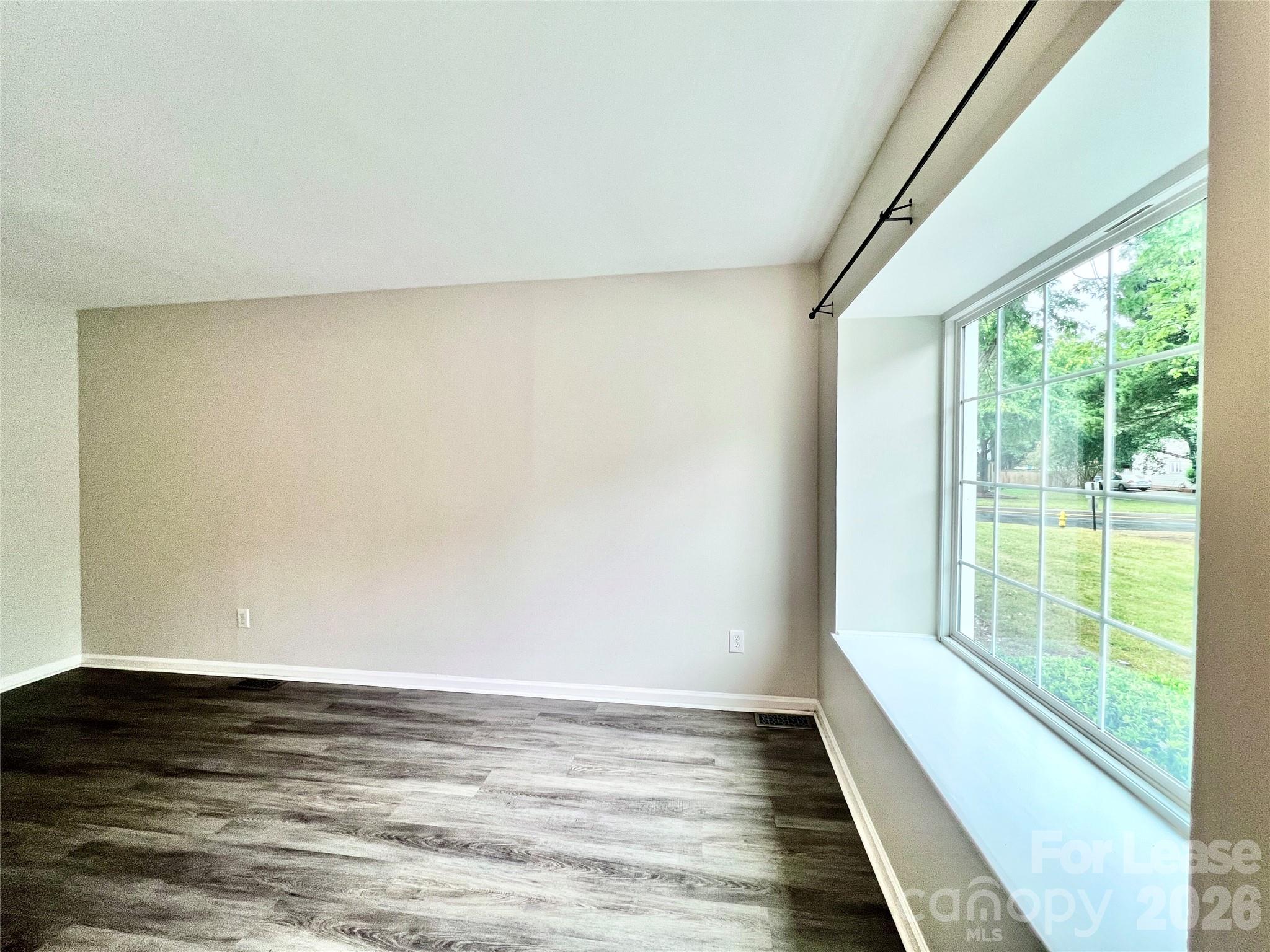 8253 Circle Tree Lane Property Photo 11