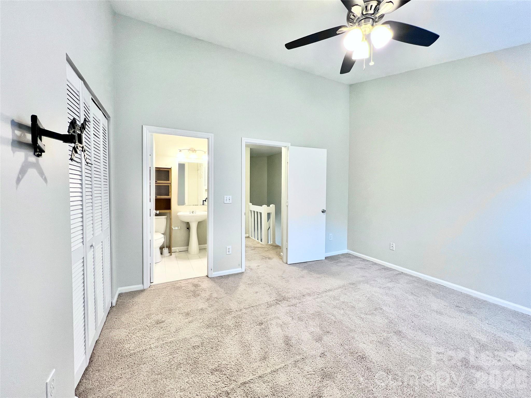 8253 Circle Tree Lane Property Photo 14