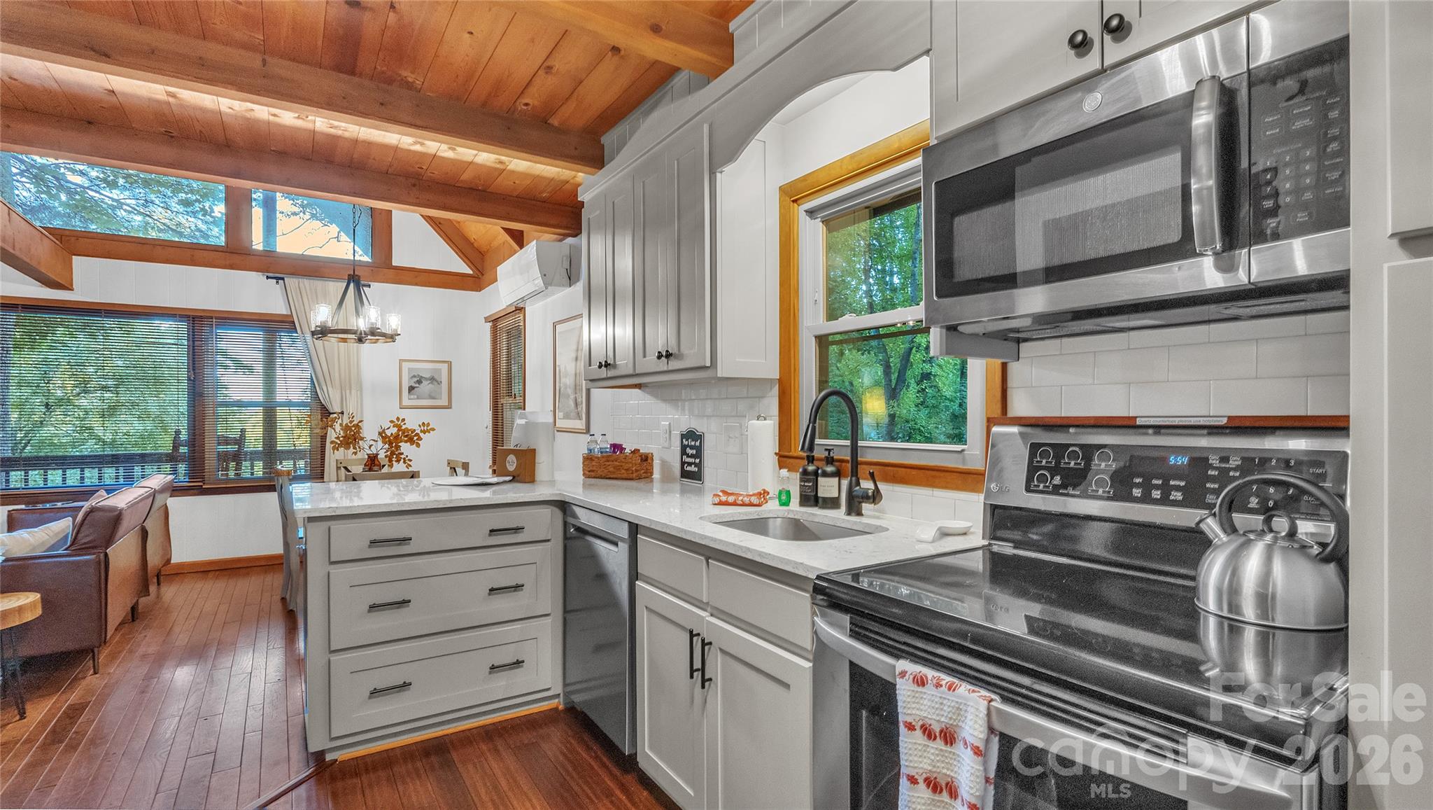 184 Raccoon Run Property Photo 8