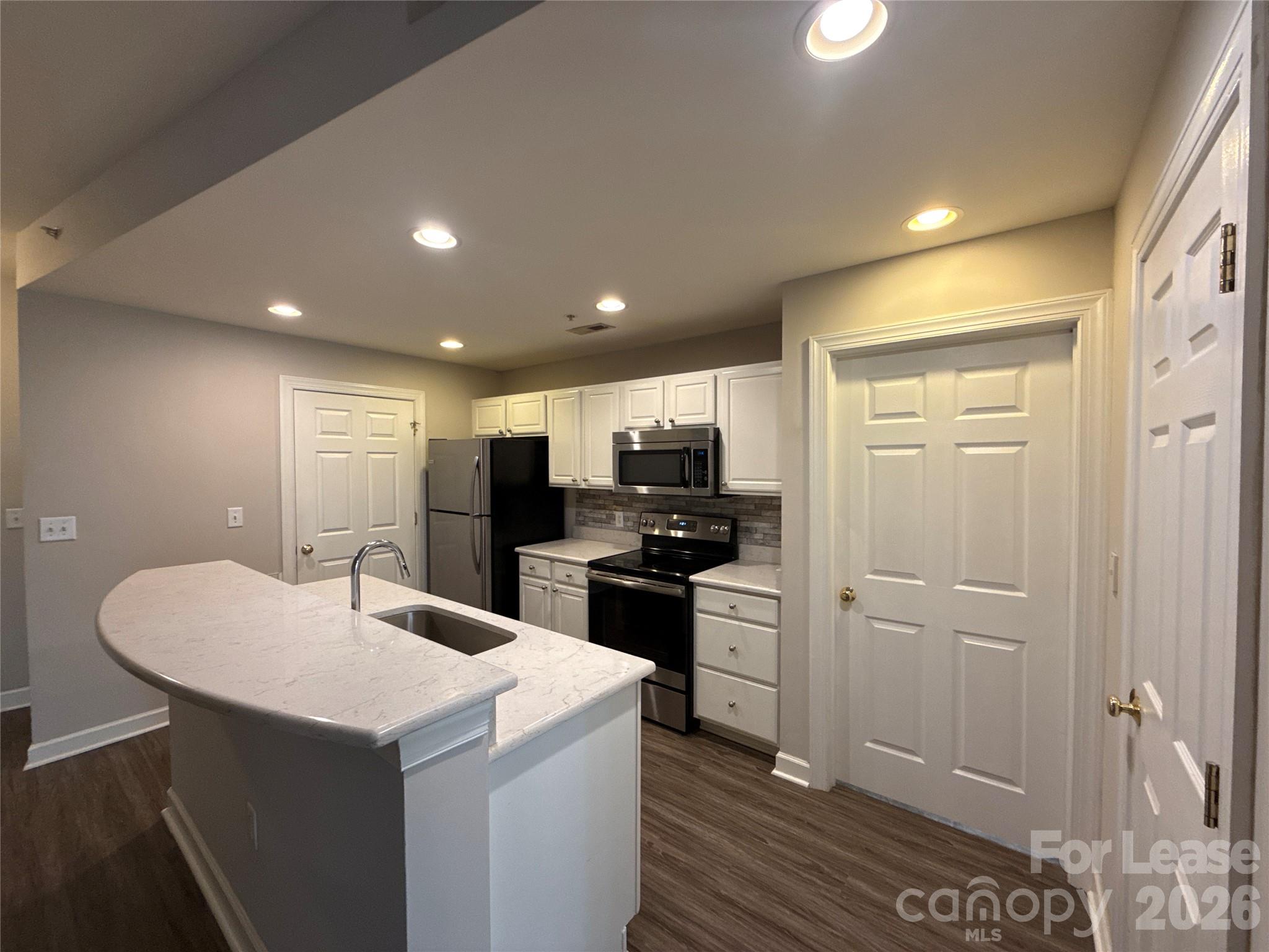 718 W Trade Street 409 Property Photo 4