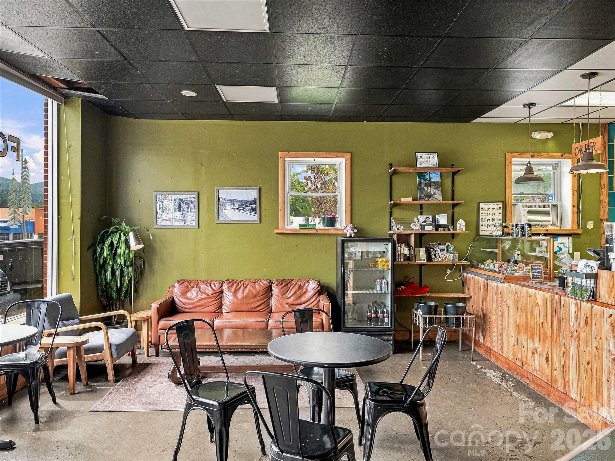 615 Oak Avenue Property Photo 4