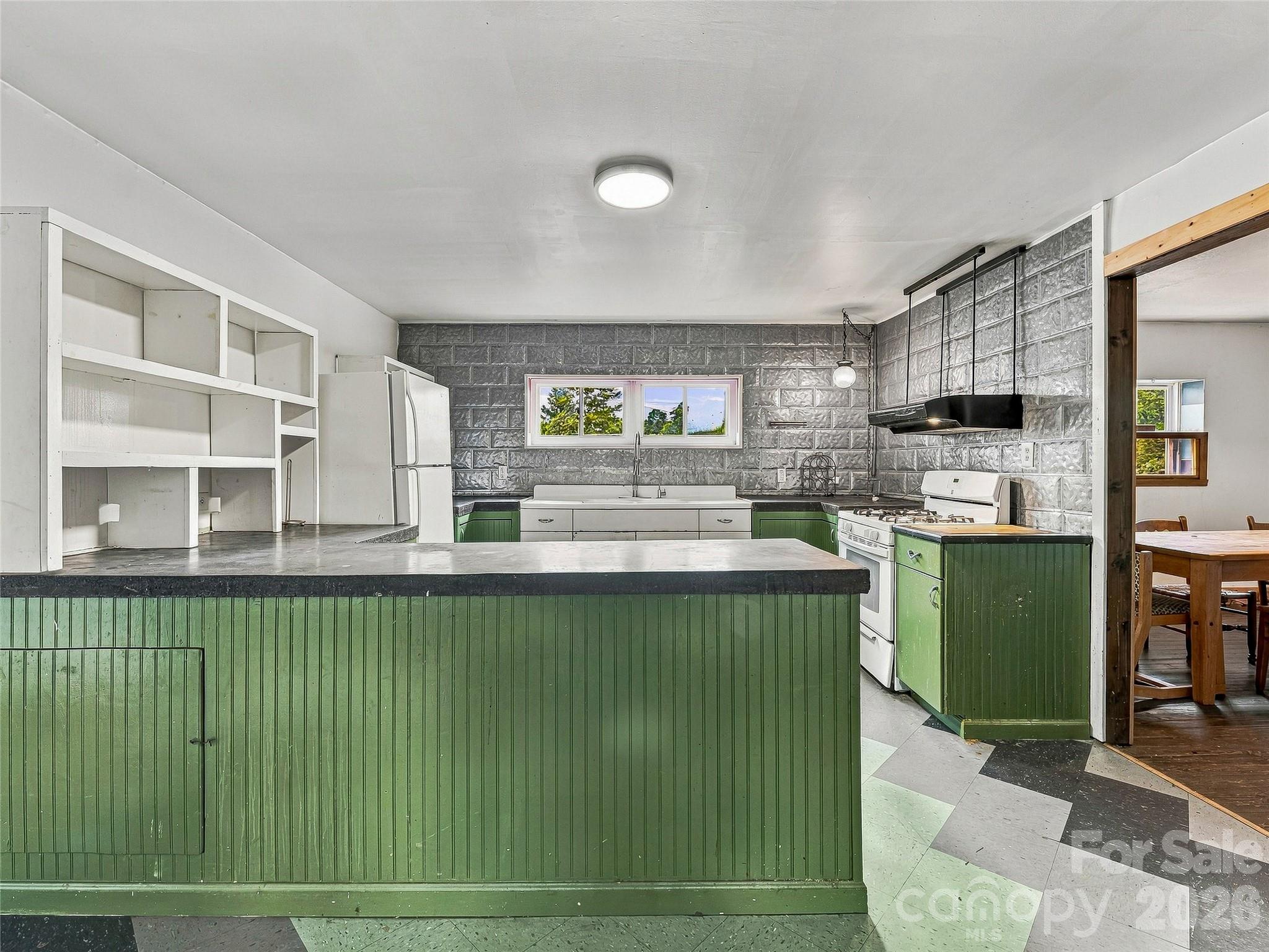 615 Oak Avenue Property Photo 9