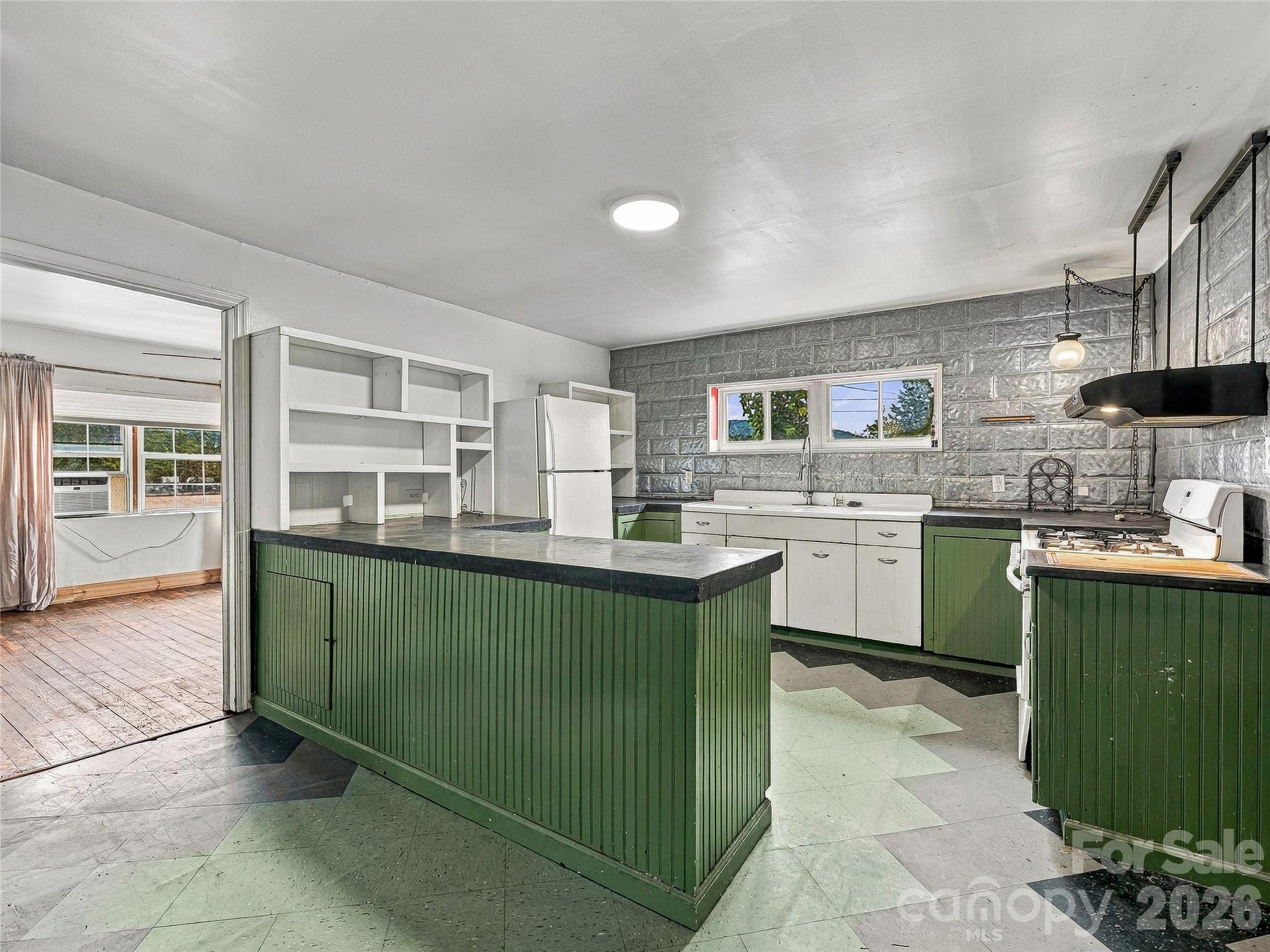615 Oak Avenue Property Photo 10