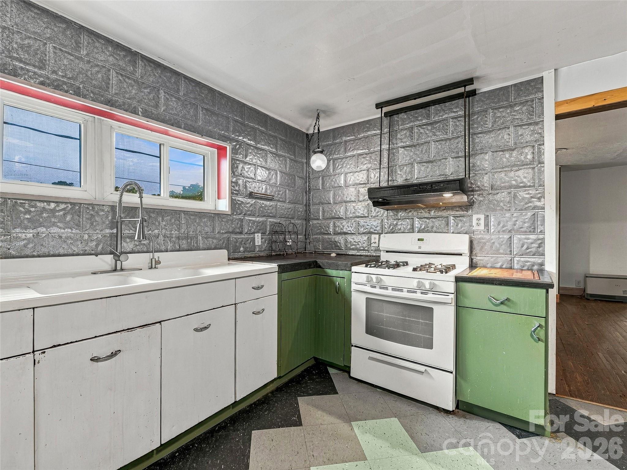 615 Oak Avenue Property Photo 12