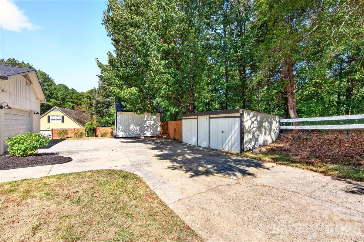 16 Cove Creek Place Property Photo 5
