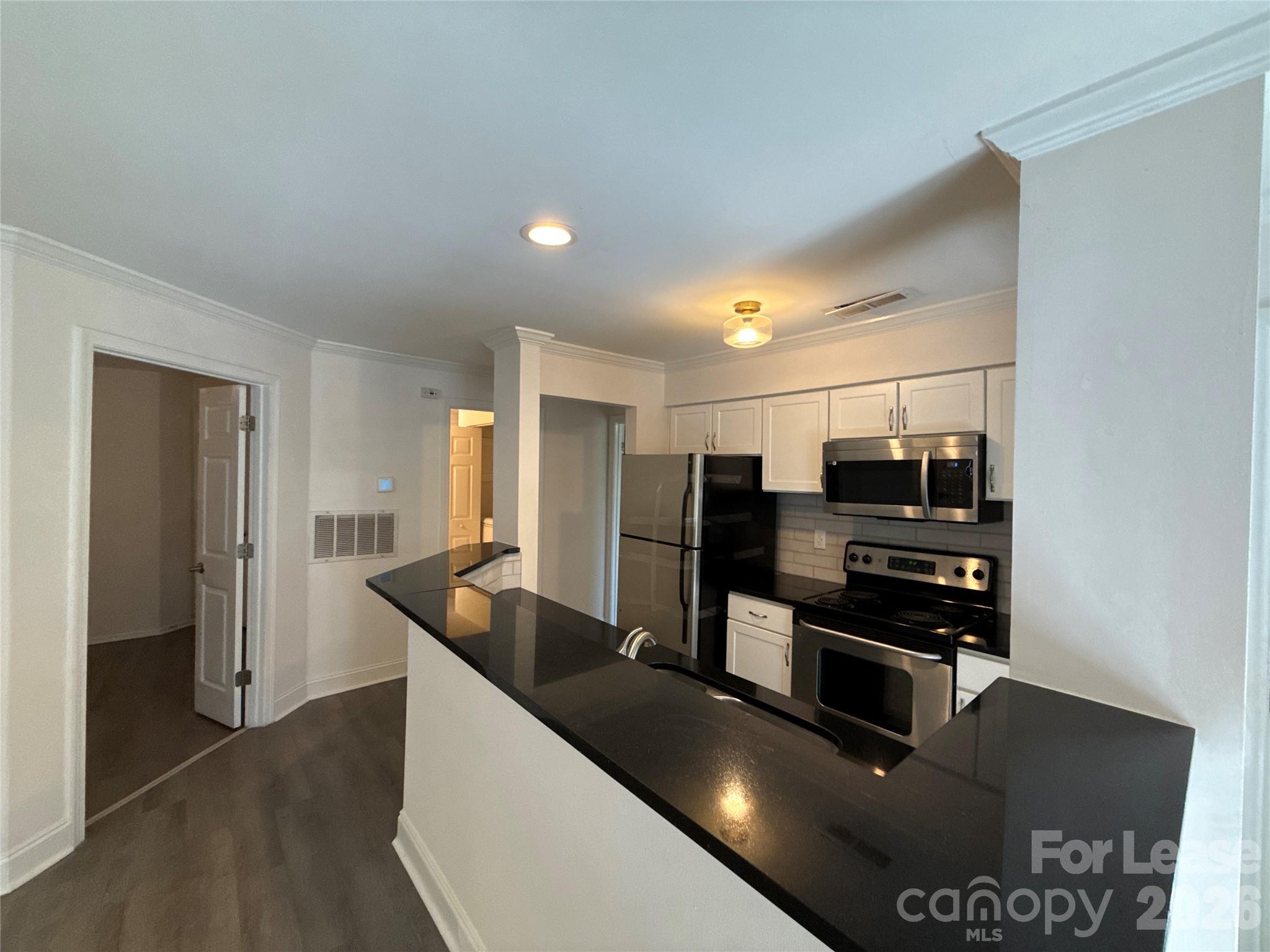 2512 Cranbrook Lane 10 Property Photo 5