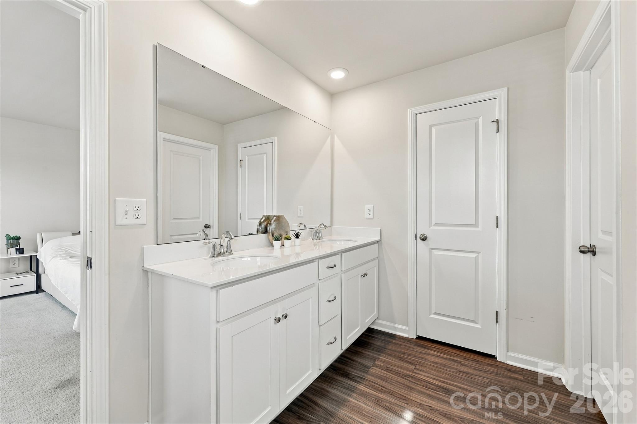 12732 Wandering Brook Drive Property Photo 24