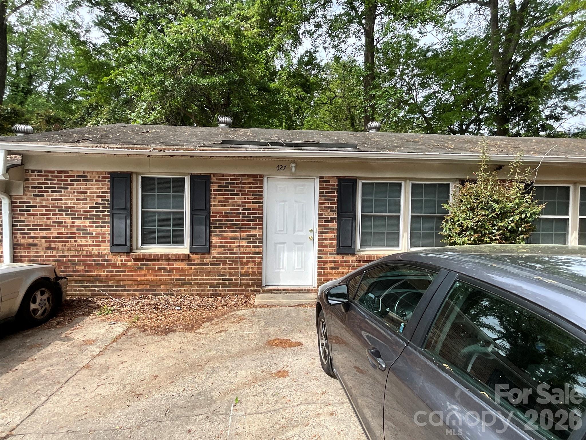 423 N Carpenter Street Property Photo 4