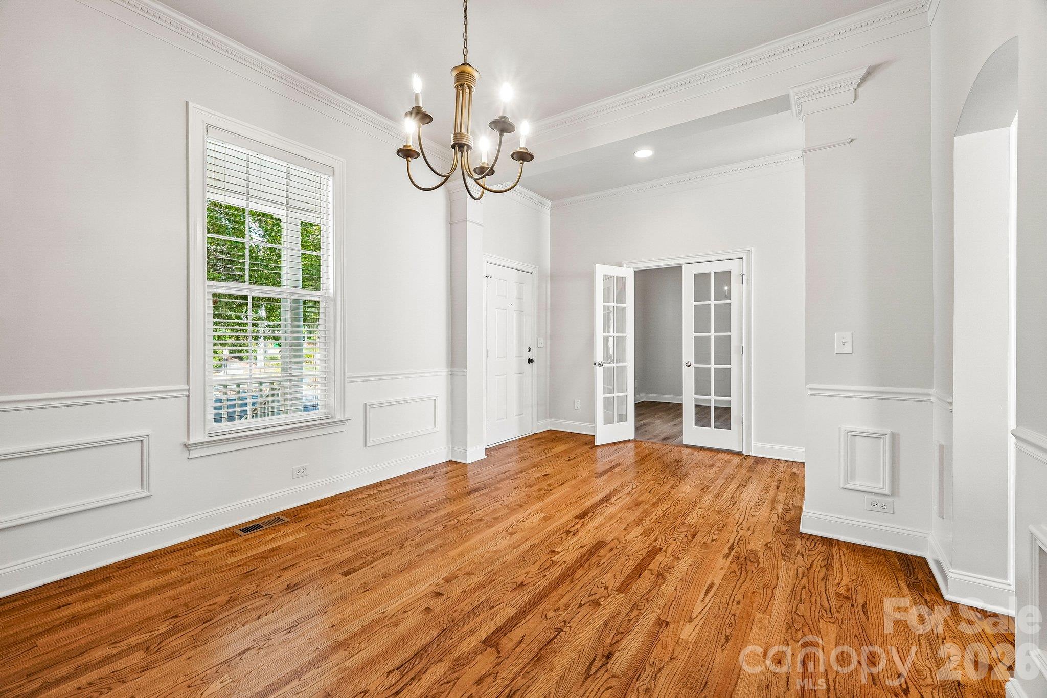 1001 Gainsborough Drive Property Photo 8