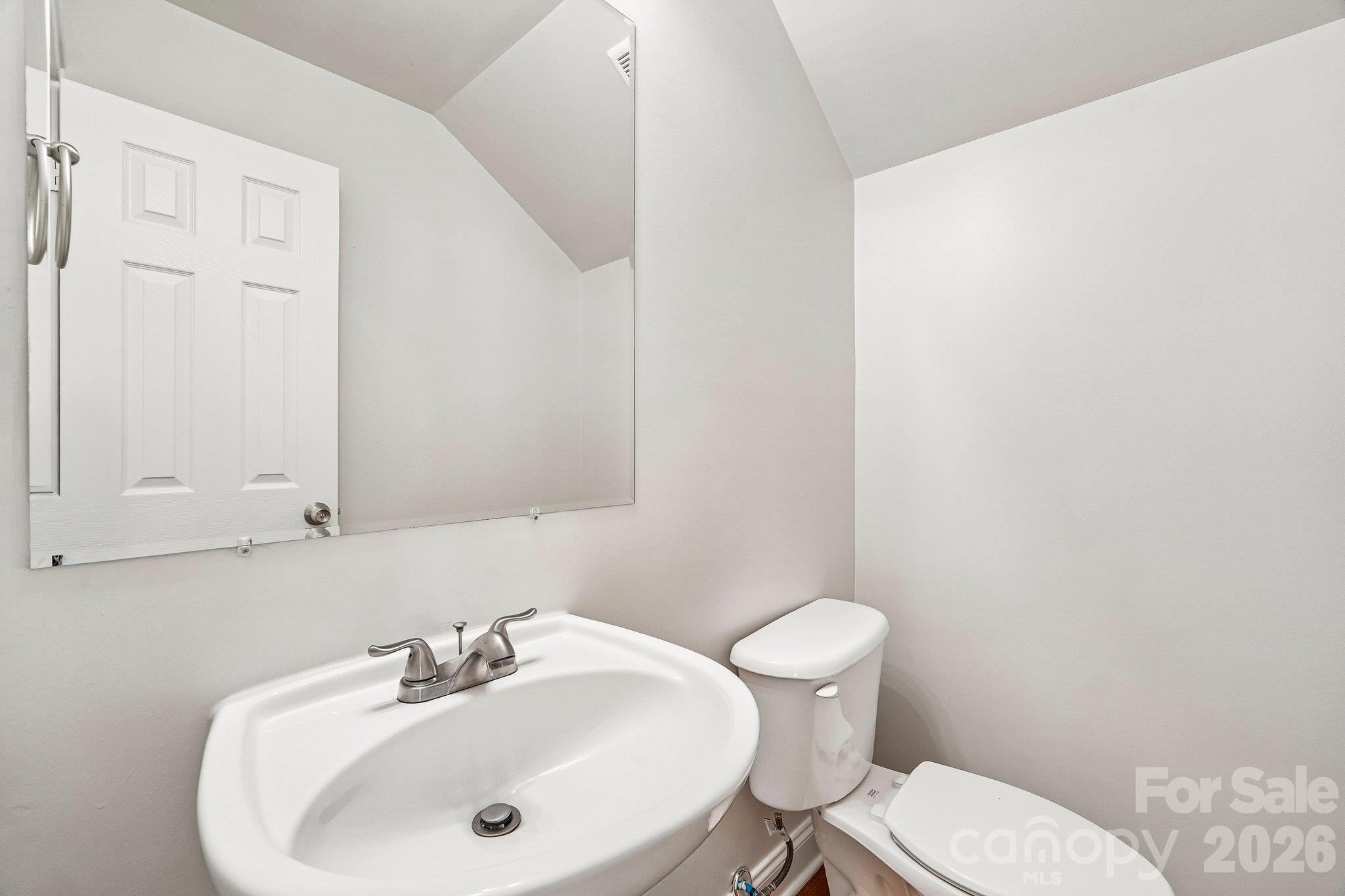 1001 Gainsborough Drive Property Photo 19
