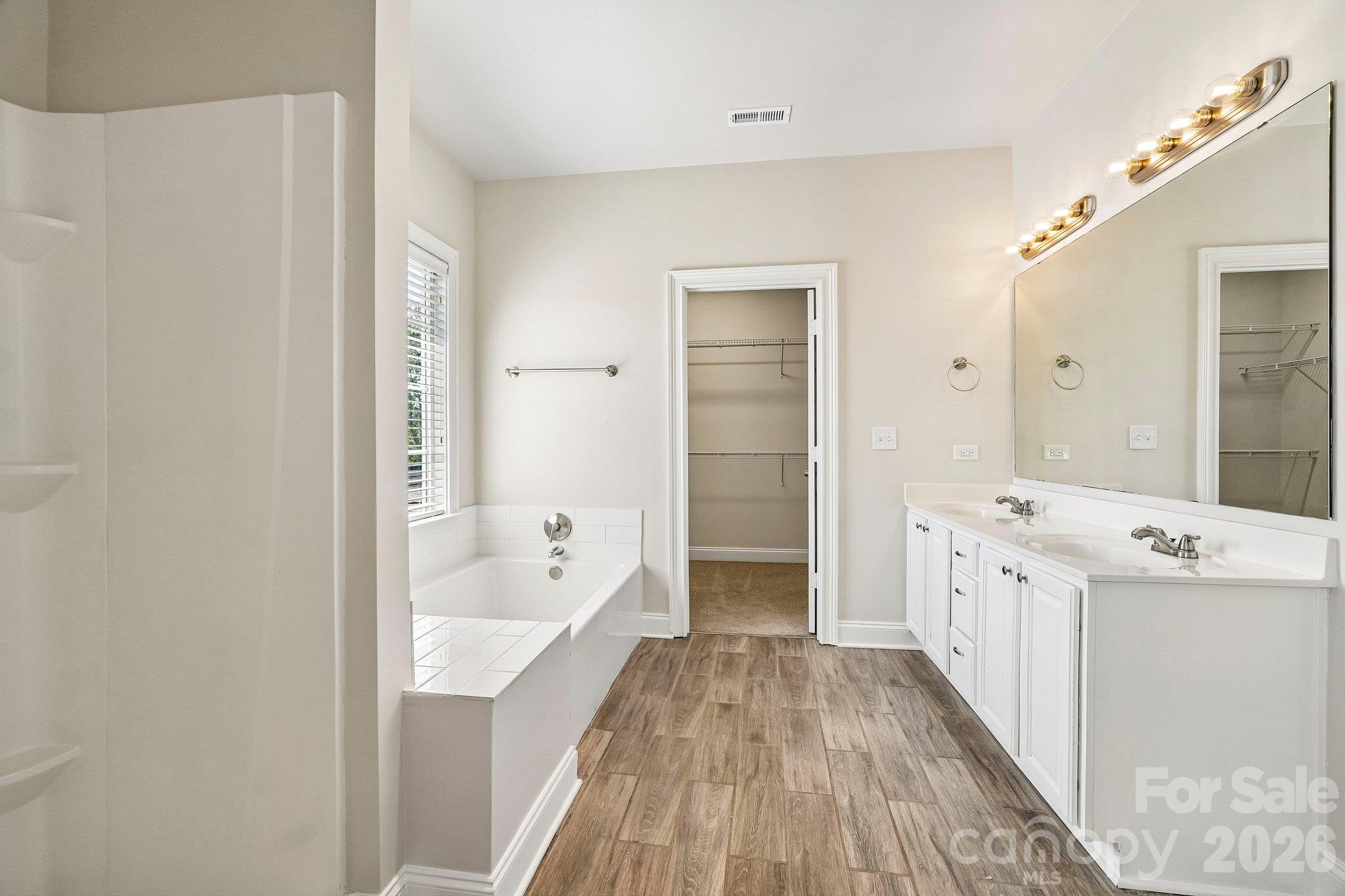 1001 Gainsborough Drive Property Photo 32