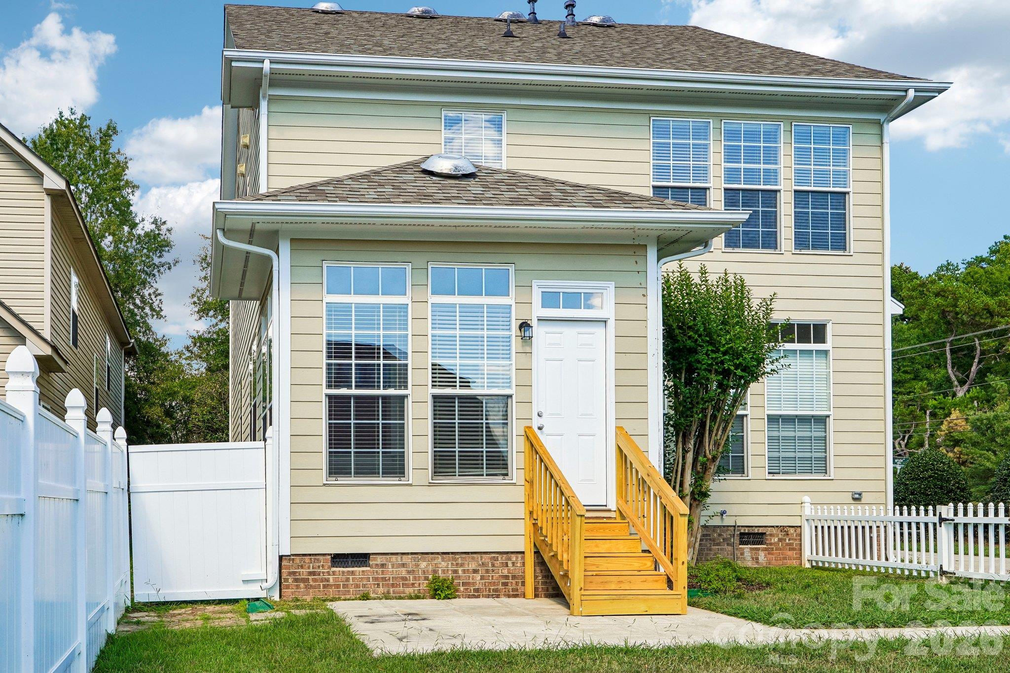 1001 Gainsborough Drive Property Photo 40