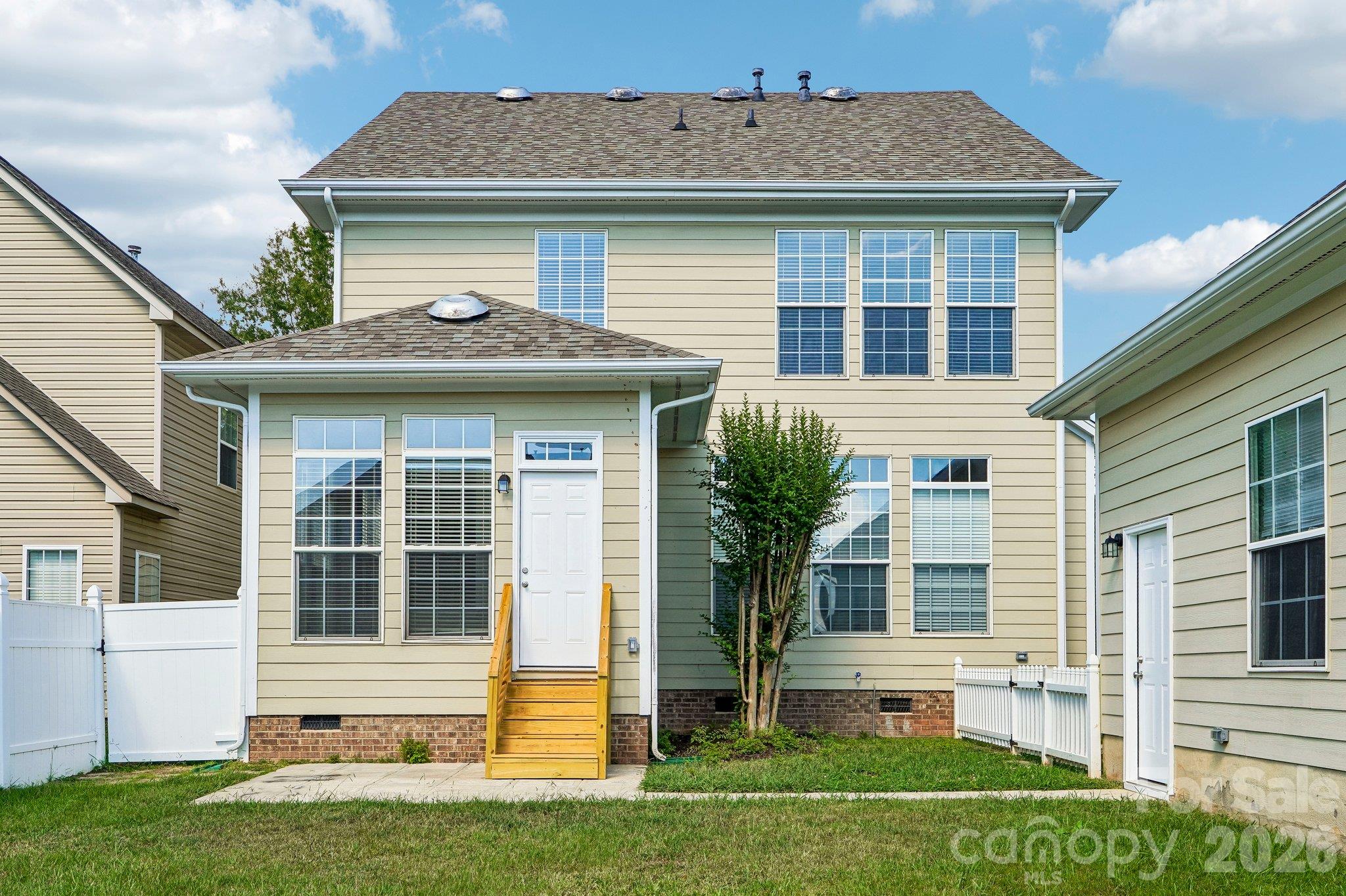 1001 Gainsborough Drive Property Photo 42