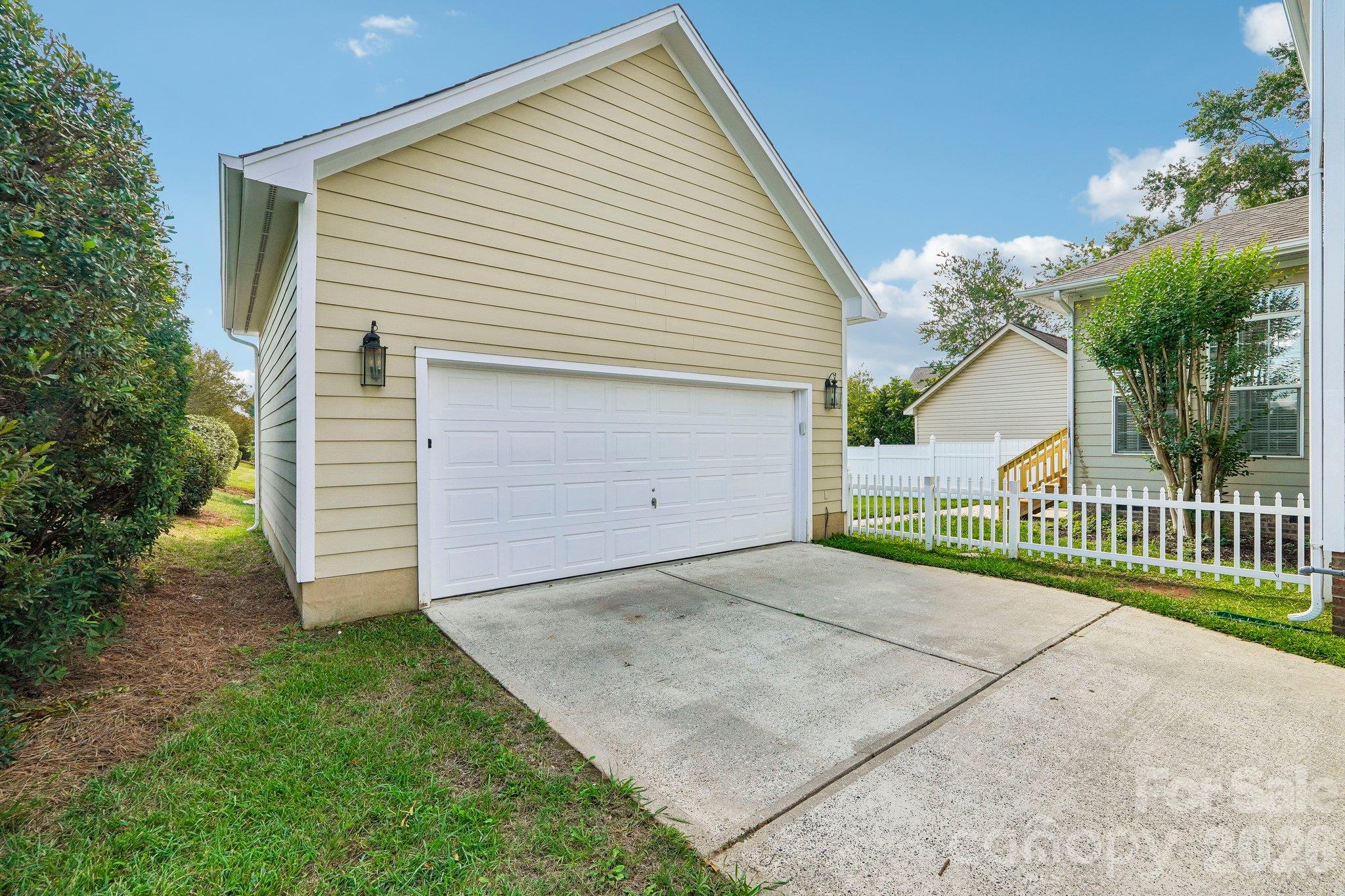 1001 Gainsborough Drive Property Photo 43