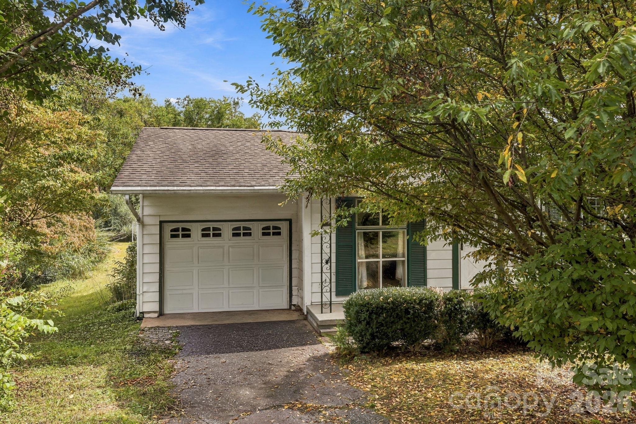648 Crystal Drive Property Photo 2