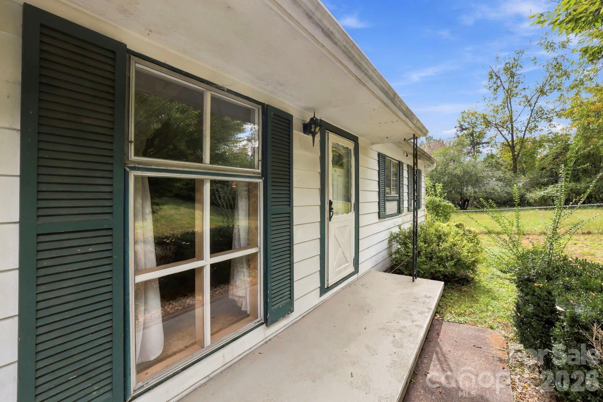 648 Crystal Drive Property Photo 3