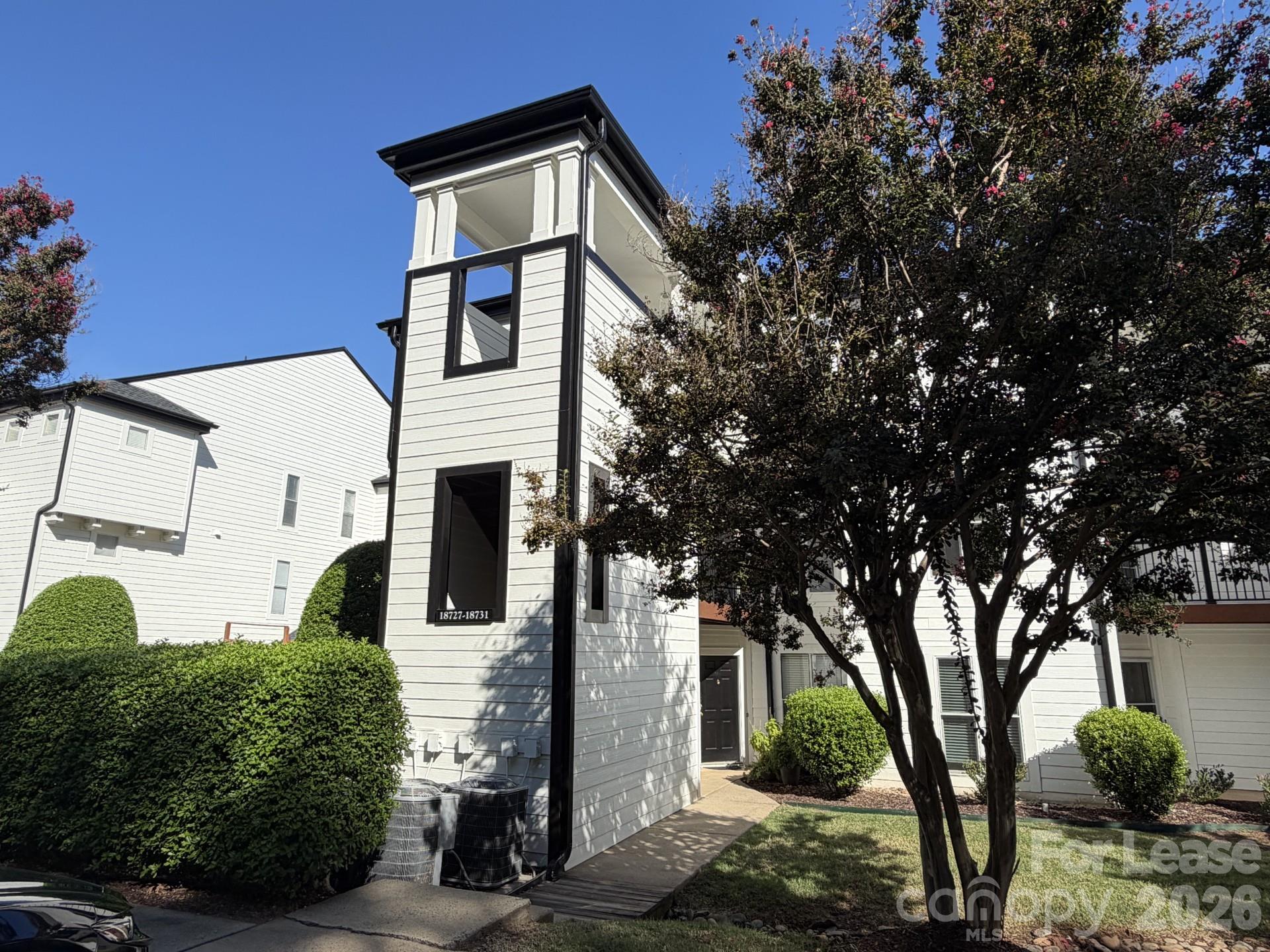 18729 Vineyard Point Lane Property Photo 1