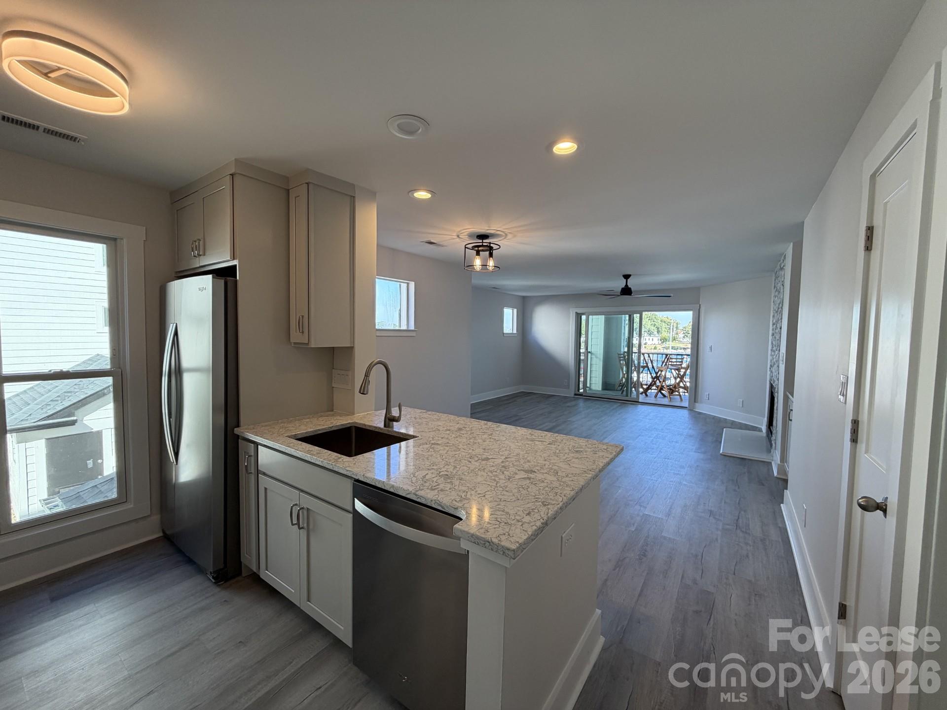 18729 Vineyard Point Lane Property Photo 3