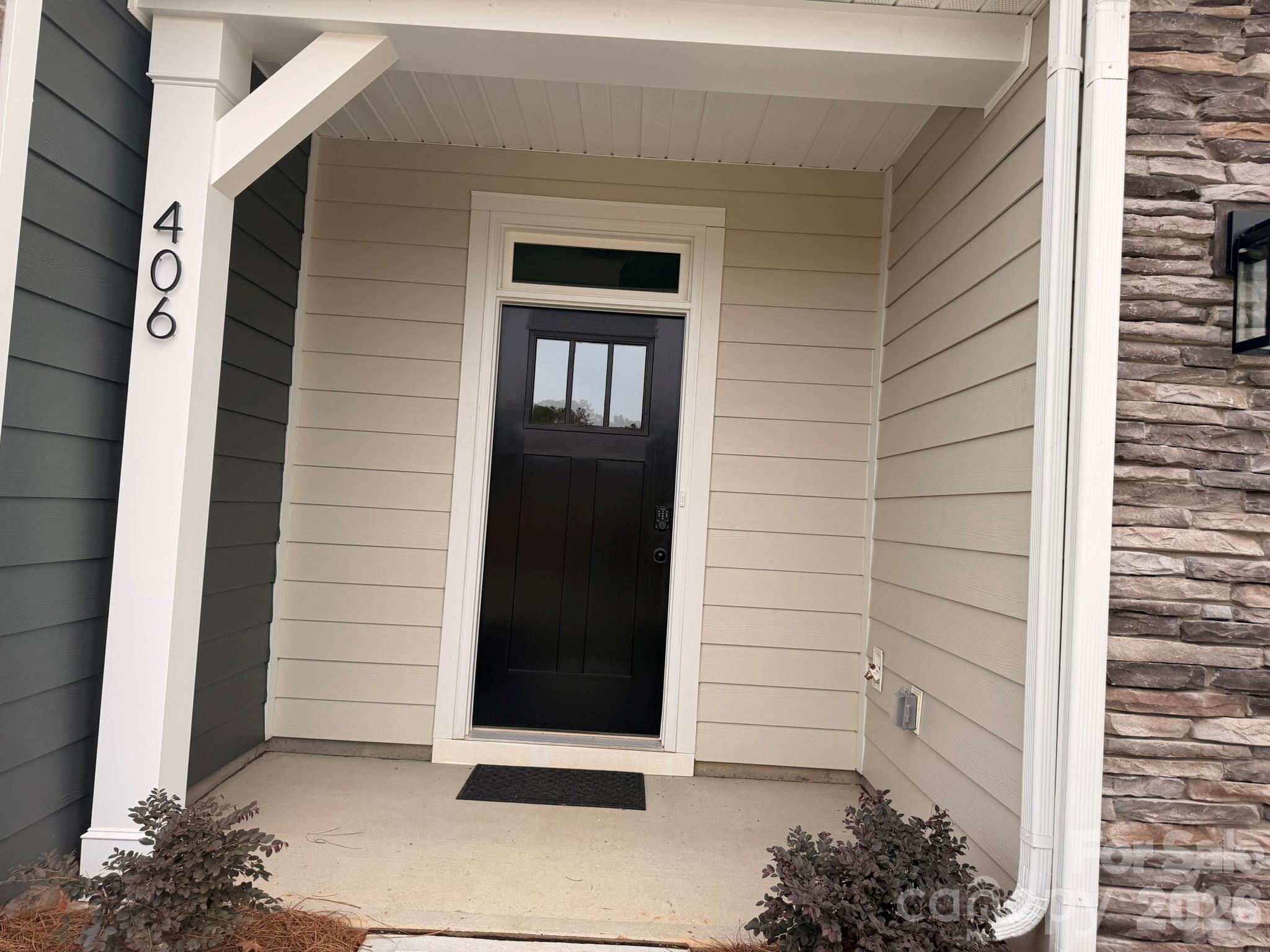 406 Blythe Townhome Lane Property Photo 2