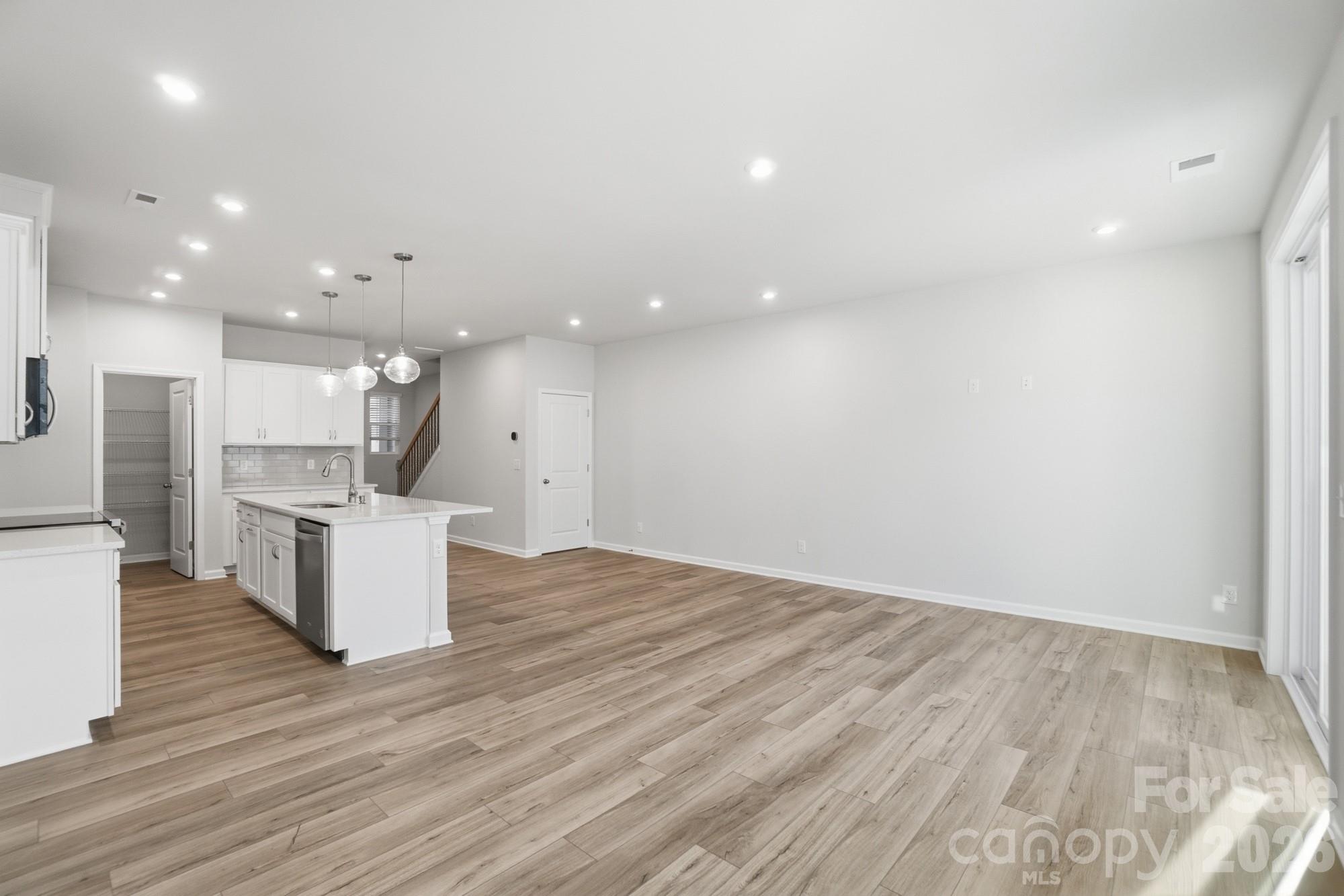 364 Laura Elizabeth Lane Property Photo 6