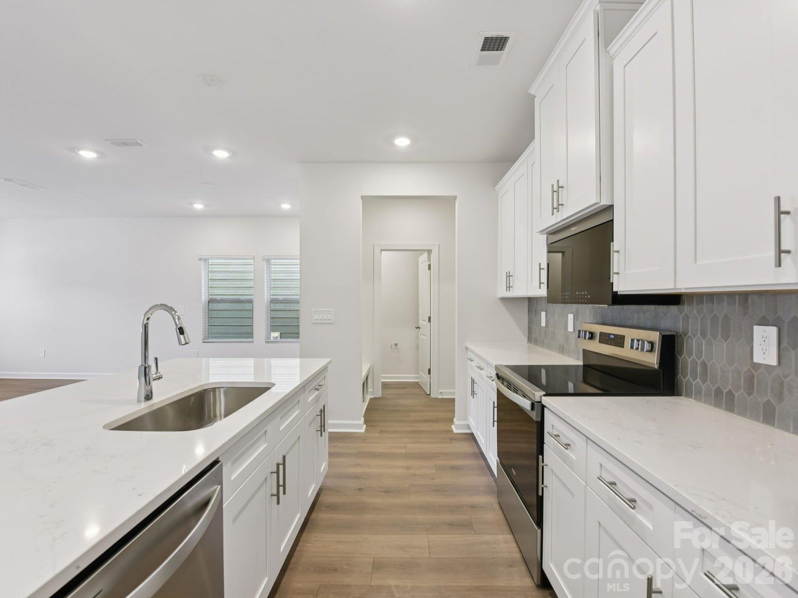 7293 Yardley Street Property Photo 7