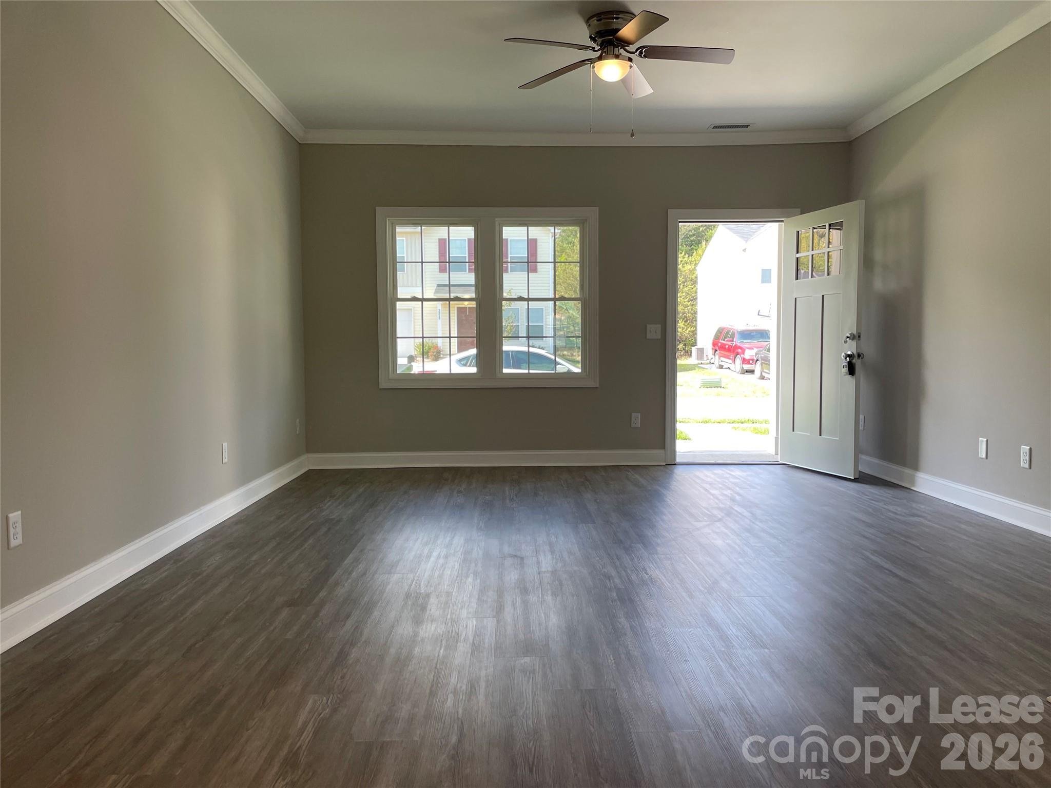 3927 Newhall Drive Property Photo 3